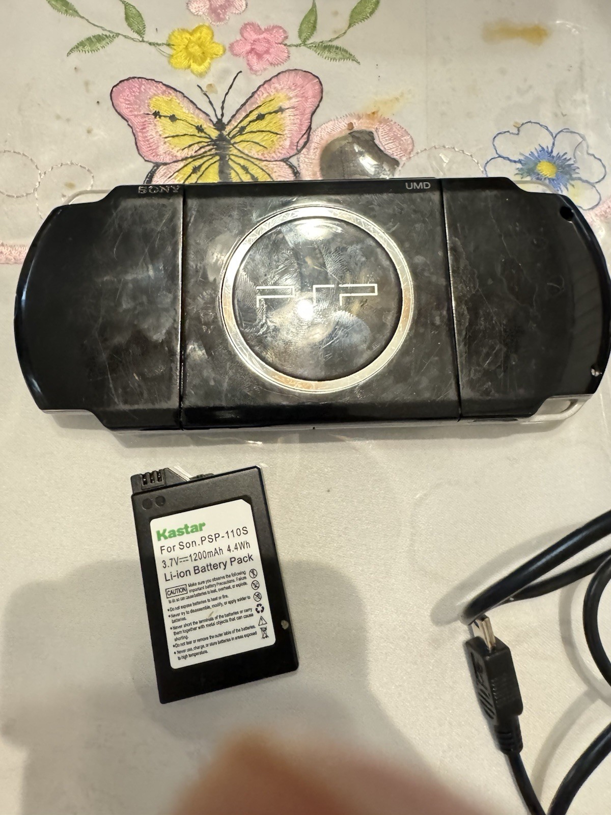 PSP 3001 Black bundle 4games 4 Movies / Charger / Battery.