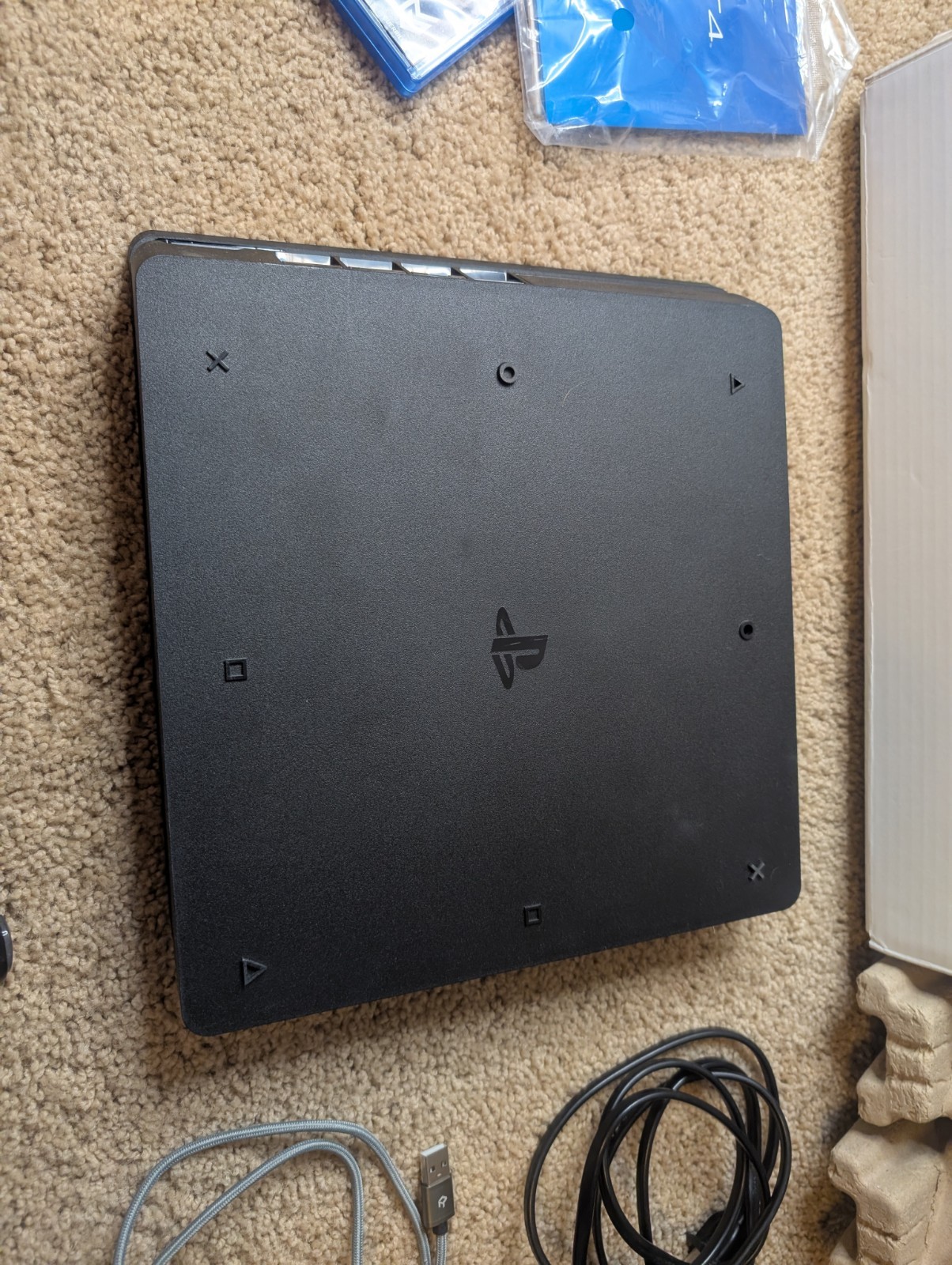 Sony PlayStation 4 PS4 Slim 1TB Console CUH-2215B Controller Cables Box Horizon