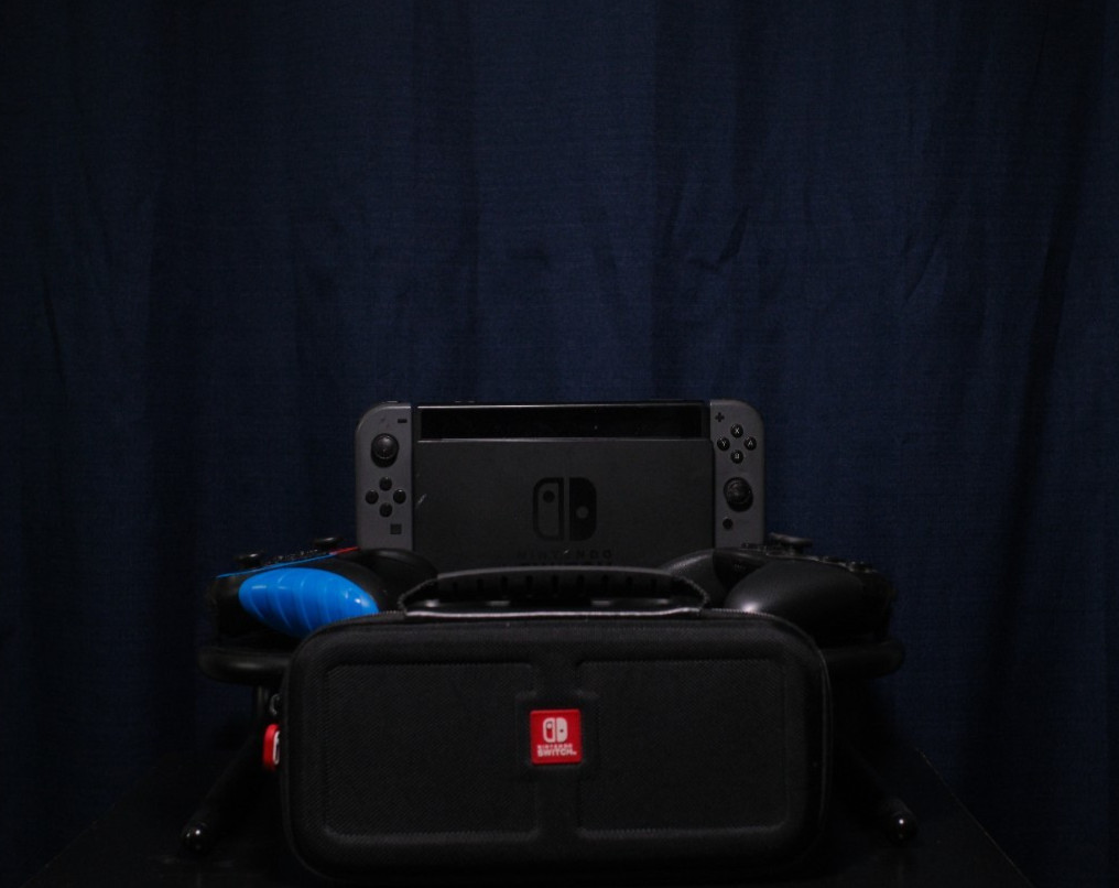Nintendo Switch Gen 1 Bundle | Dock | Joy-Cons | 3 Extra Controllers | Hori Spl