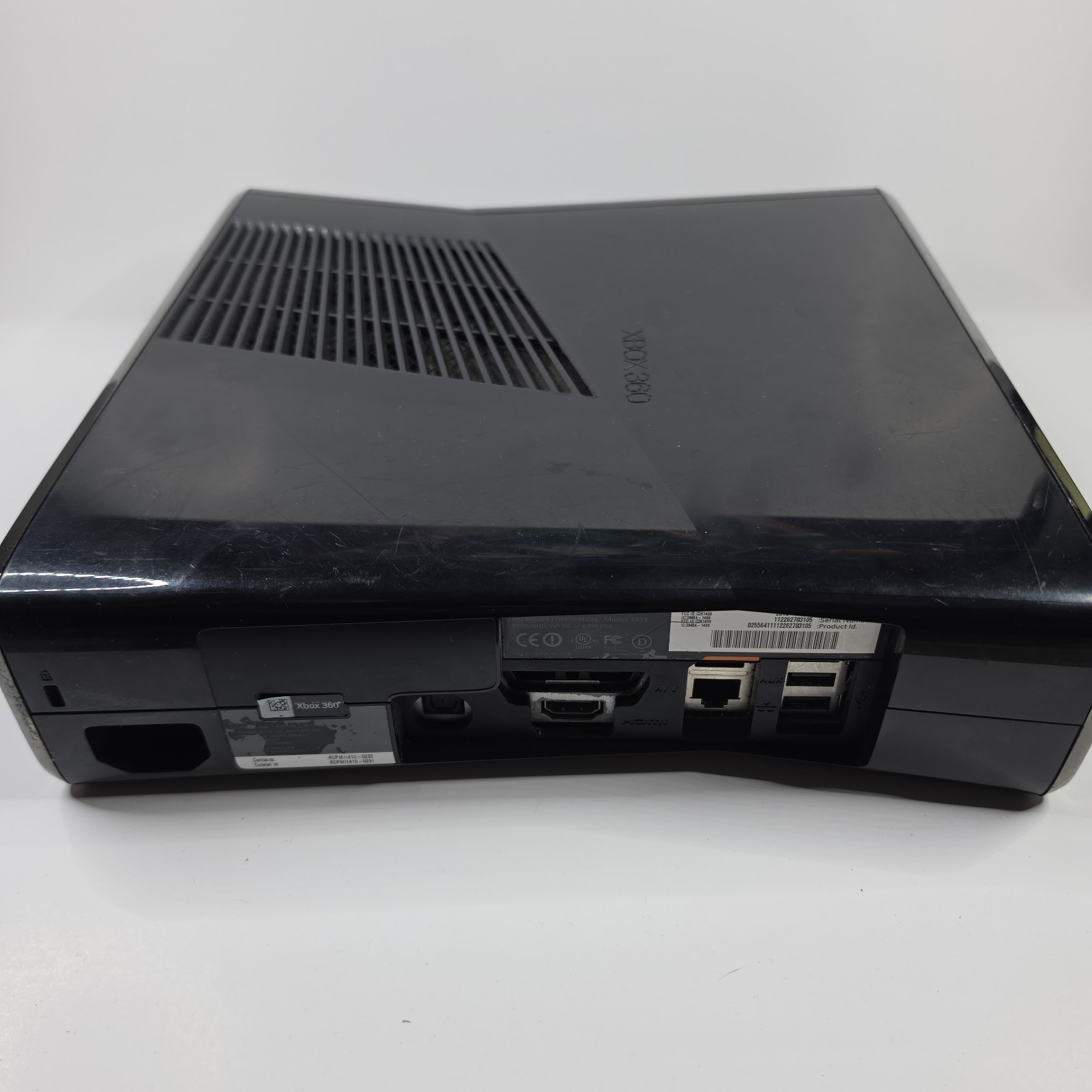 XBox 360 Slim 250GB Console Bundle With Kinect And Games