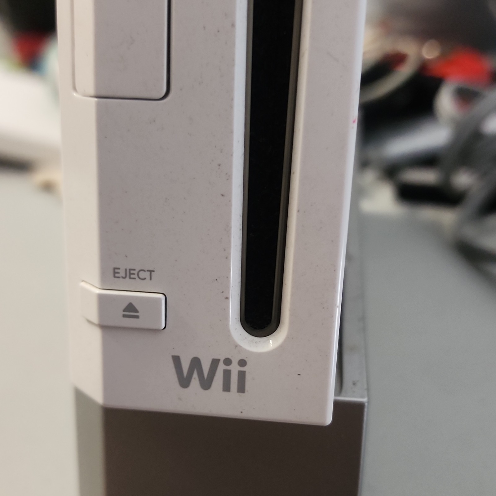 Nintendo Wii White Home Console w/ Wi-Fi, Sensor Bar, AV Composite RCA Cable