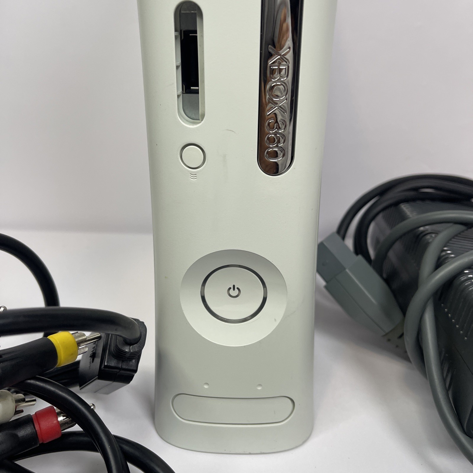 Microsoft Xbox 360 White Video Gaming Console System Includes Controller READ DC