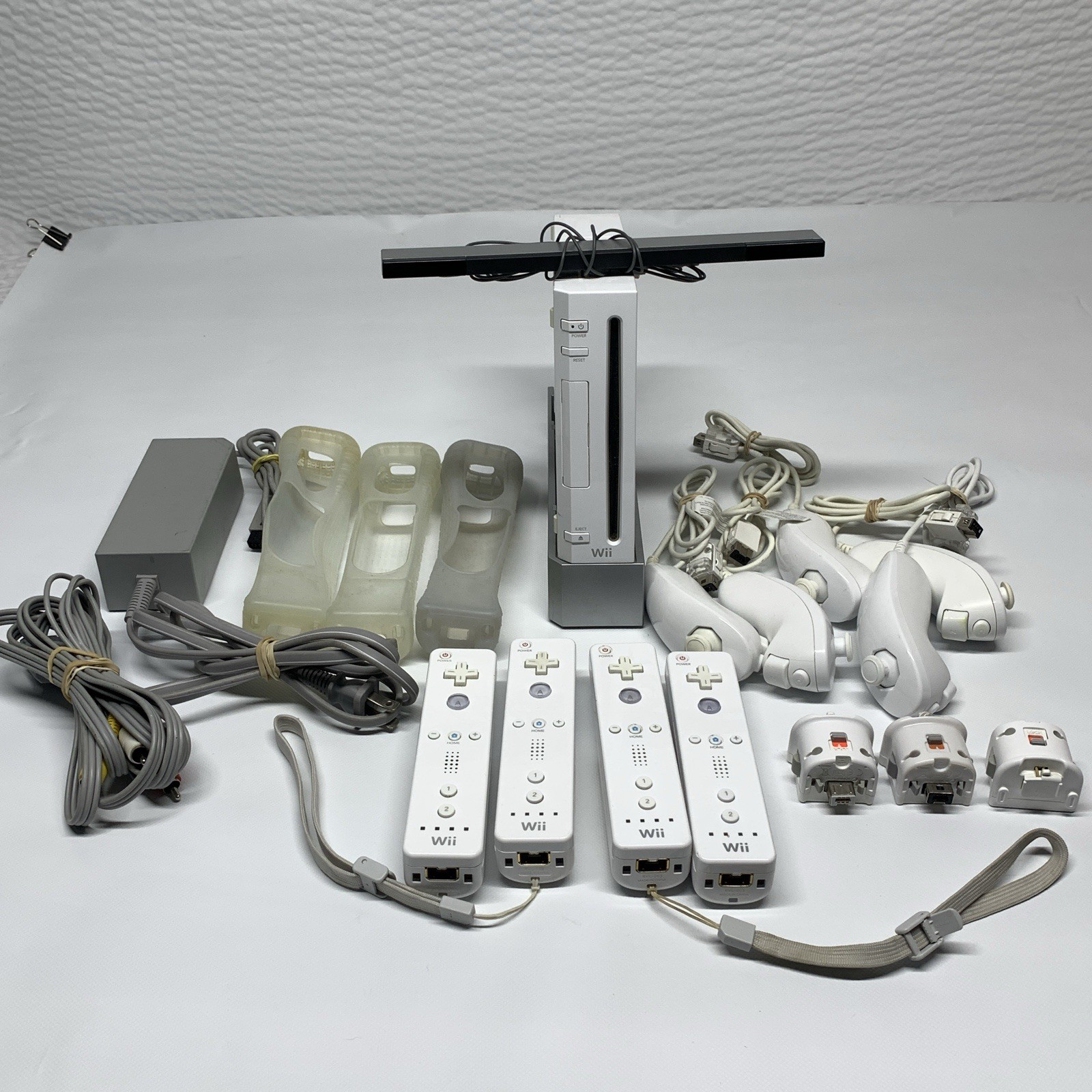 Nintendo Wii Console Bundle Lot System 4 Controllers 5 Nunchucks 3 Motion+ Works
