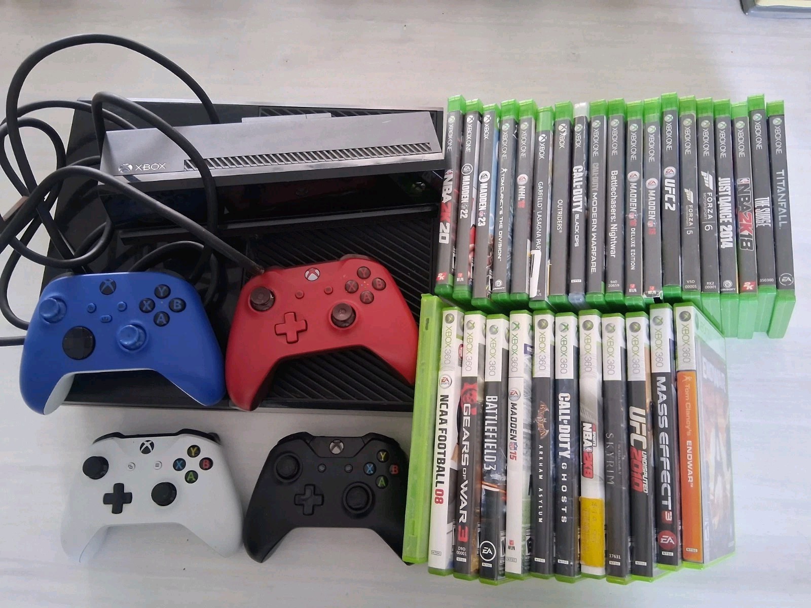Xbox console and 30+ games and accessories bundle!! L👀k!!