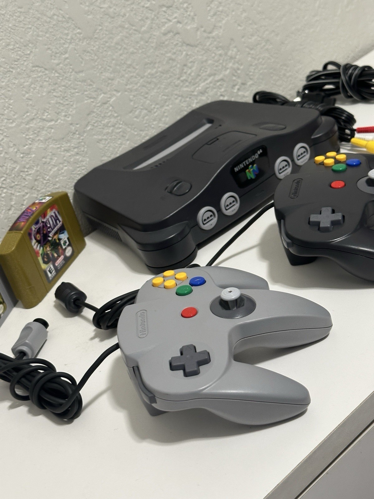 Nintendo 64 NUS-001(USA) Console Bundle w/ 2 Controllers Power/AV Cables