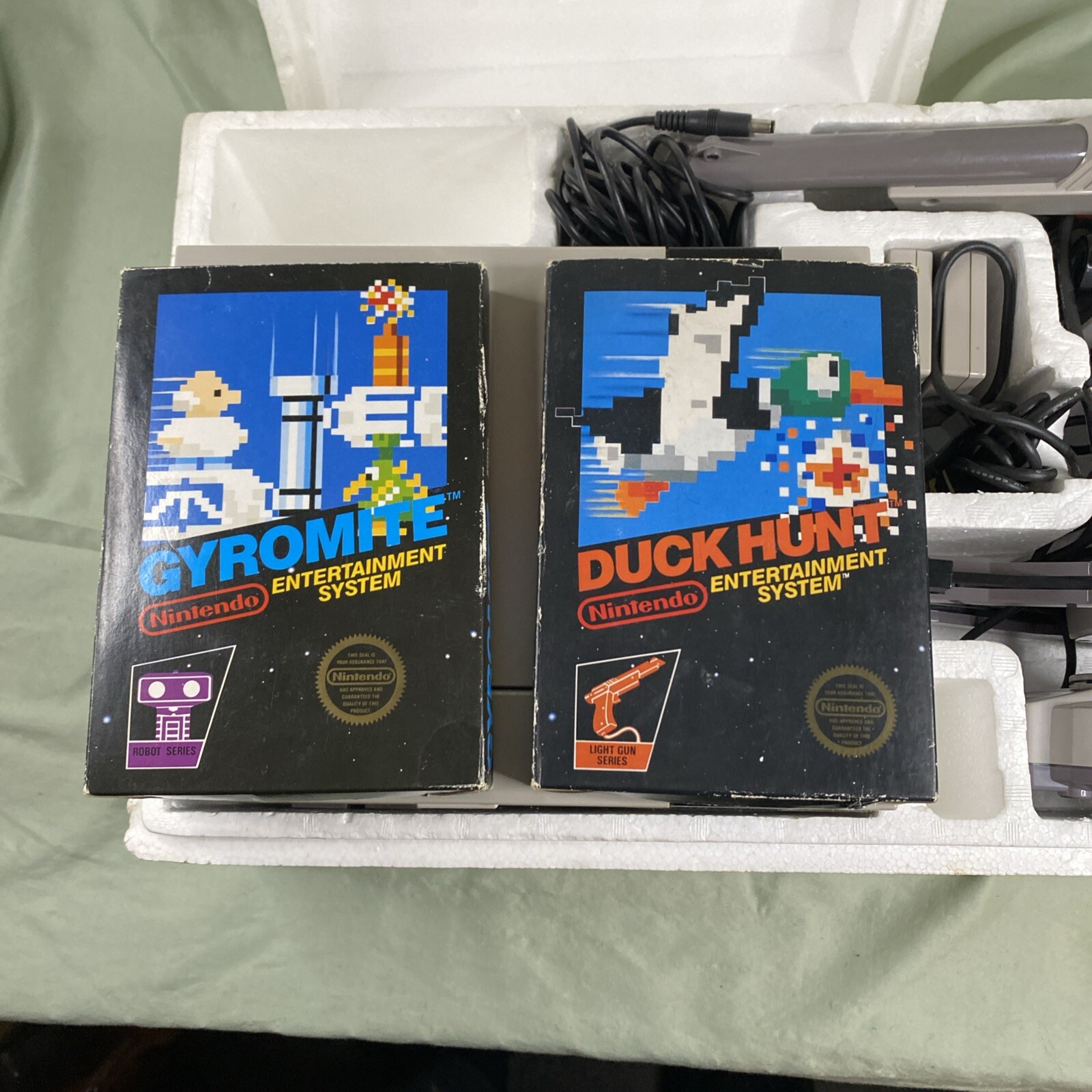 Complete In Box Nintendo NES DELUXE Set ROB Robot Duck Hunt Zapper Gun 80s