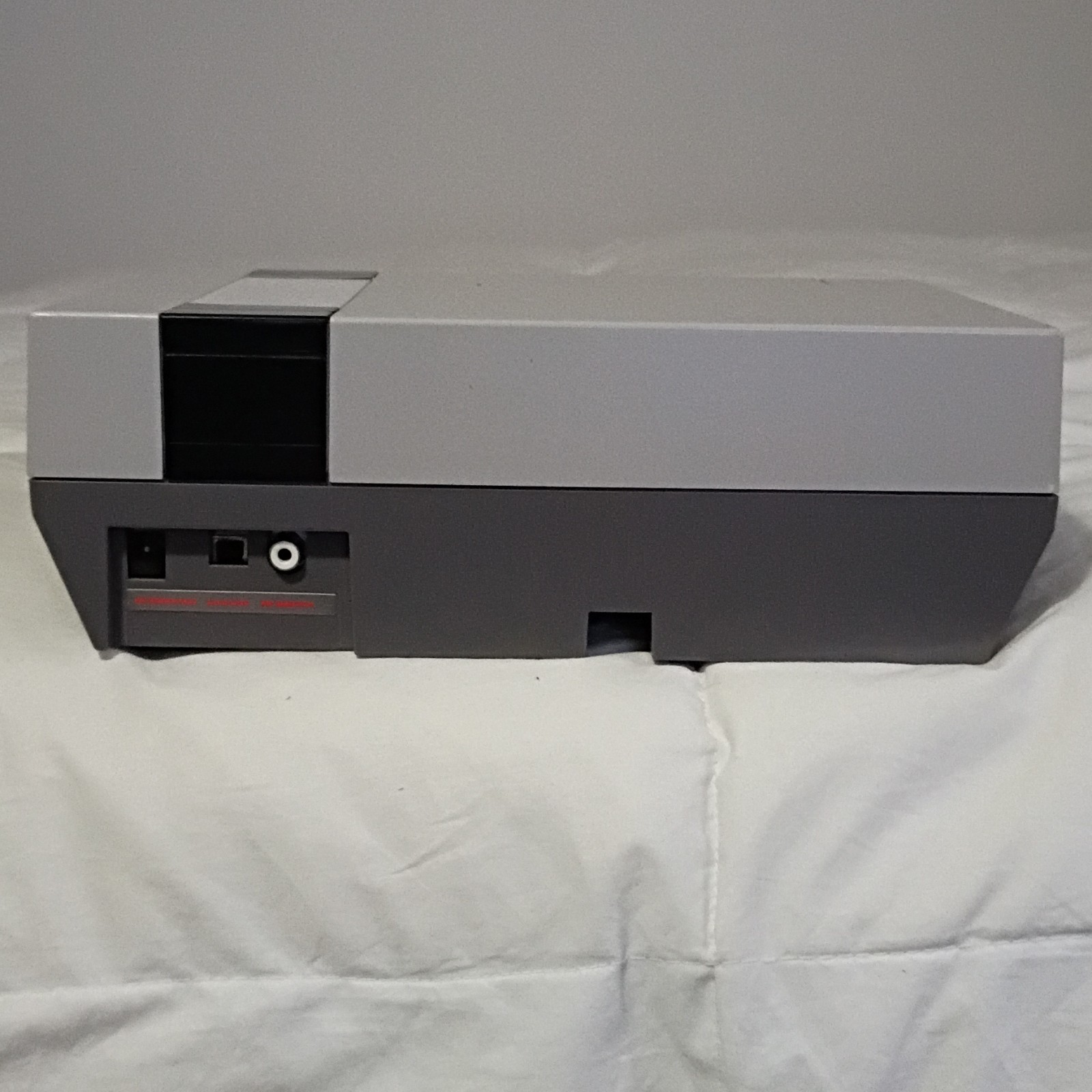 Nintendo NES-001 Entertainment System Console Bundle 2 Controllers Zapper Games