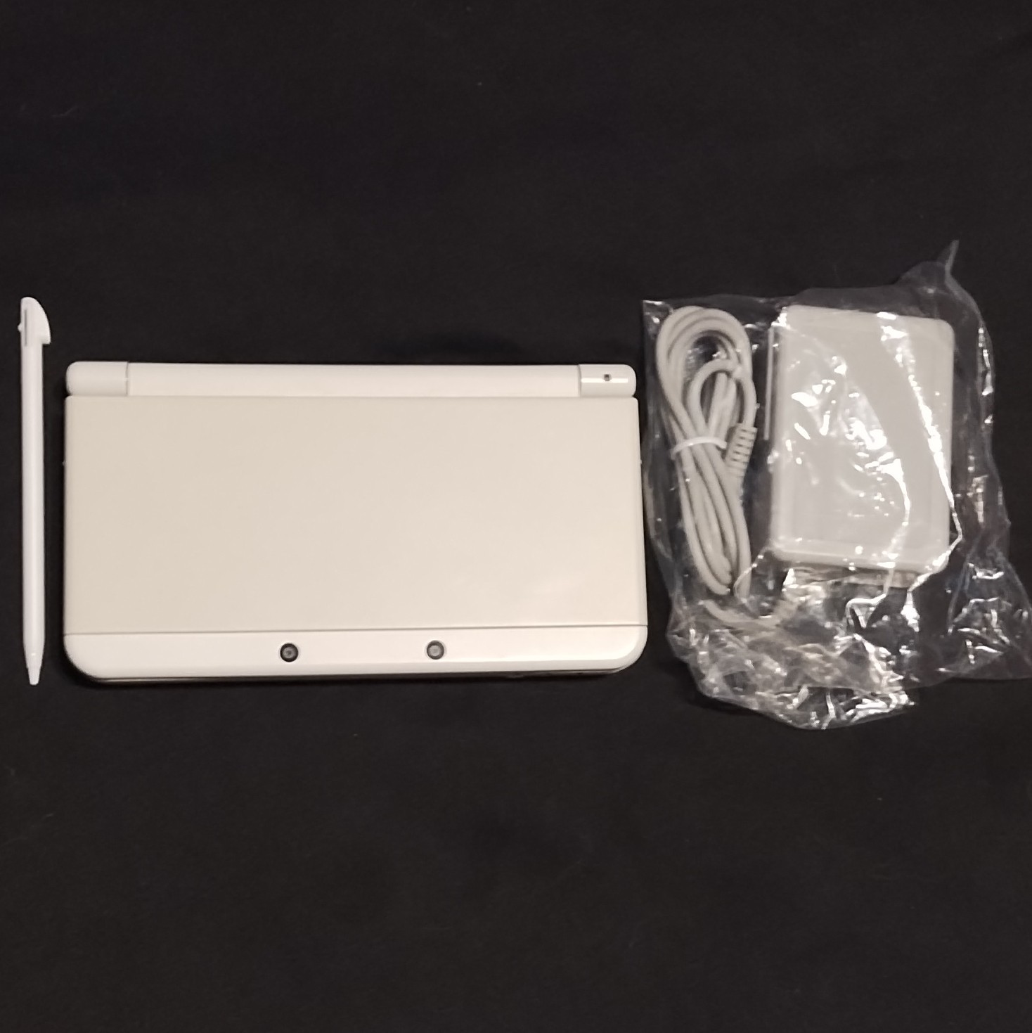 New Nintendo 3DS 8 GB with 50+ Games