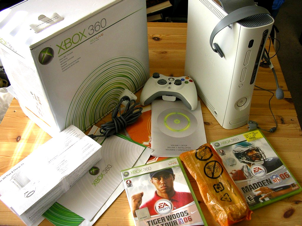 Microsoft XBox 360 White Video Game Console Gaming System HD Bundle