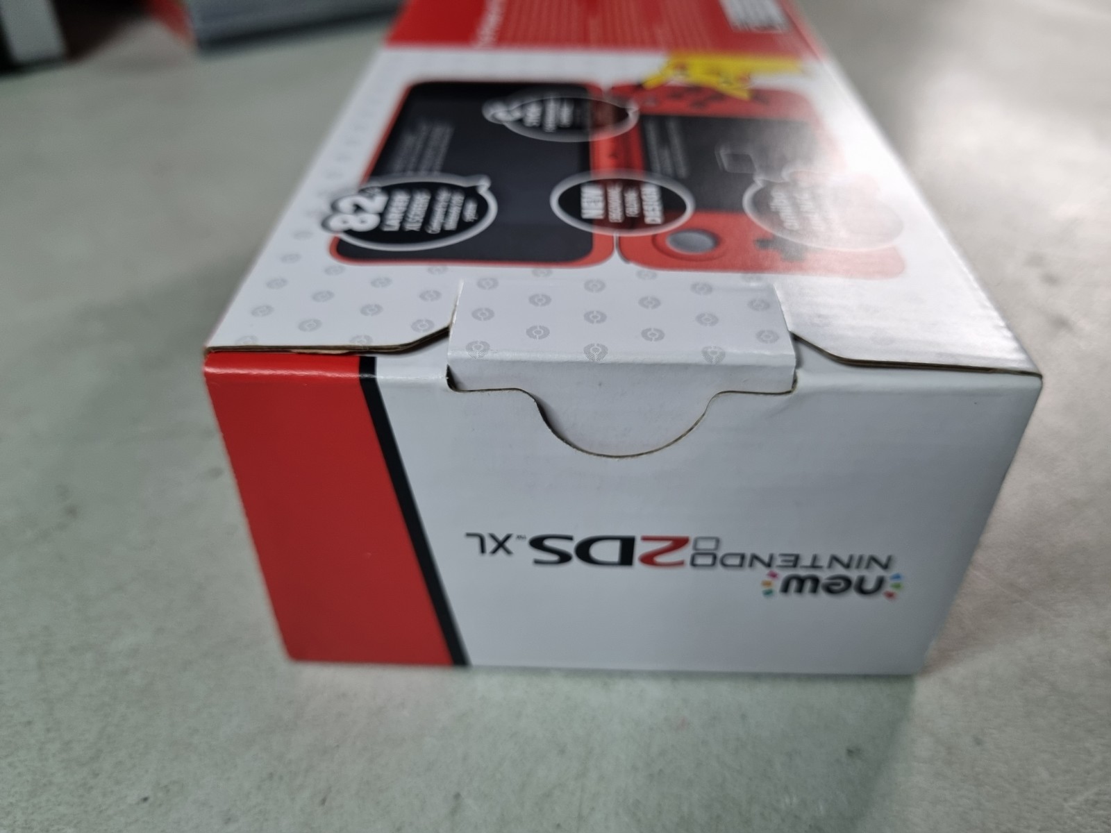 Brand New Nintendo 2DS XL Pokémon Poké Ball Edition