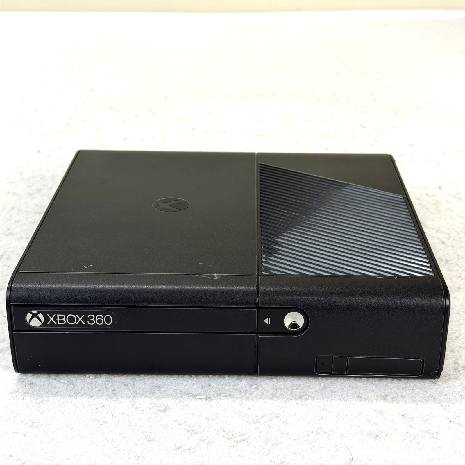 Xbox 360 E Console Kinect Bundle w/ Wireless Controller Games Cords 250gb Tested