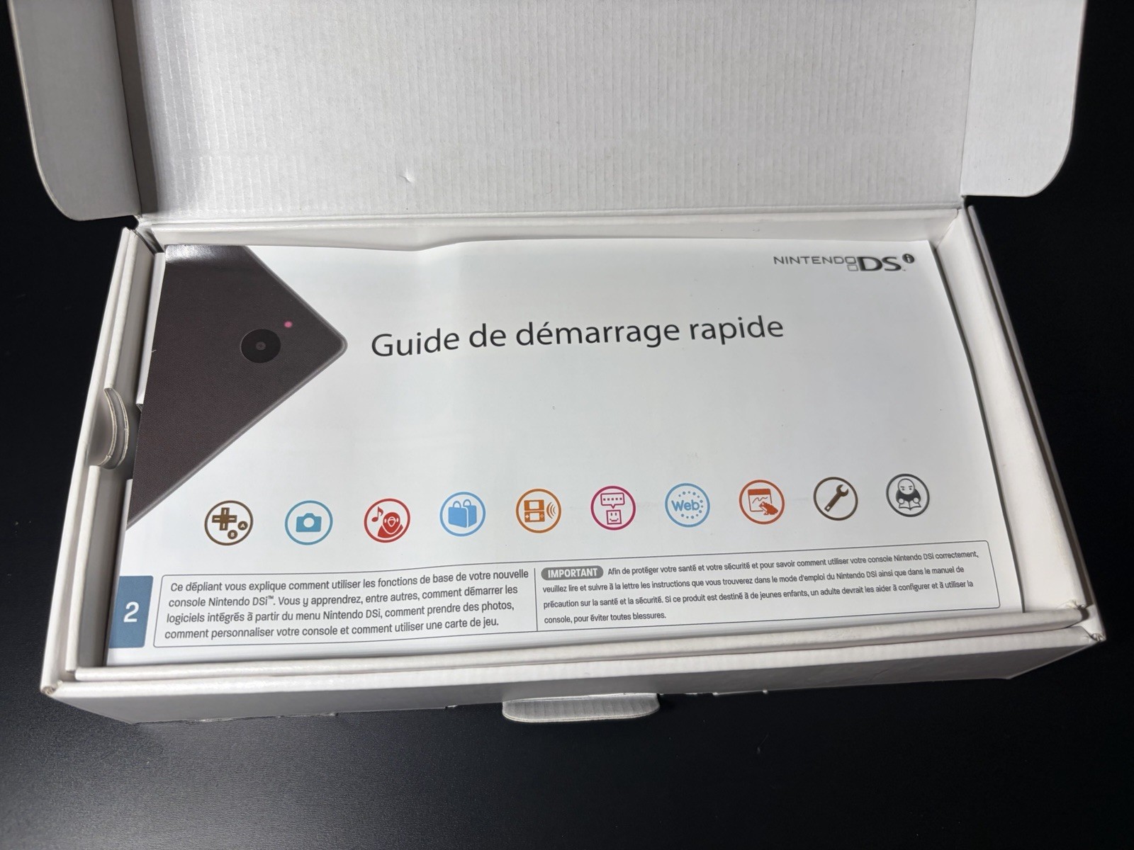 Nintendo DSi Handheld Game Console Blue Complete In Box Very Good