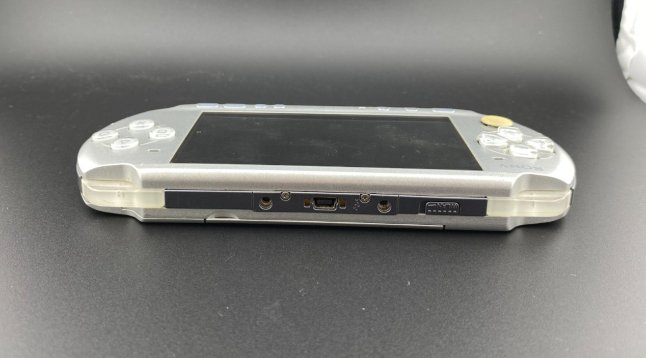 Sony PlayStation Portable PSP Handheld Console (PSP-3001) Ratchet & Clank in Box