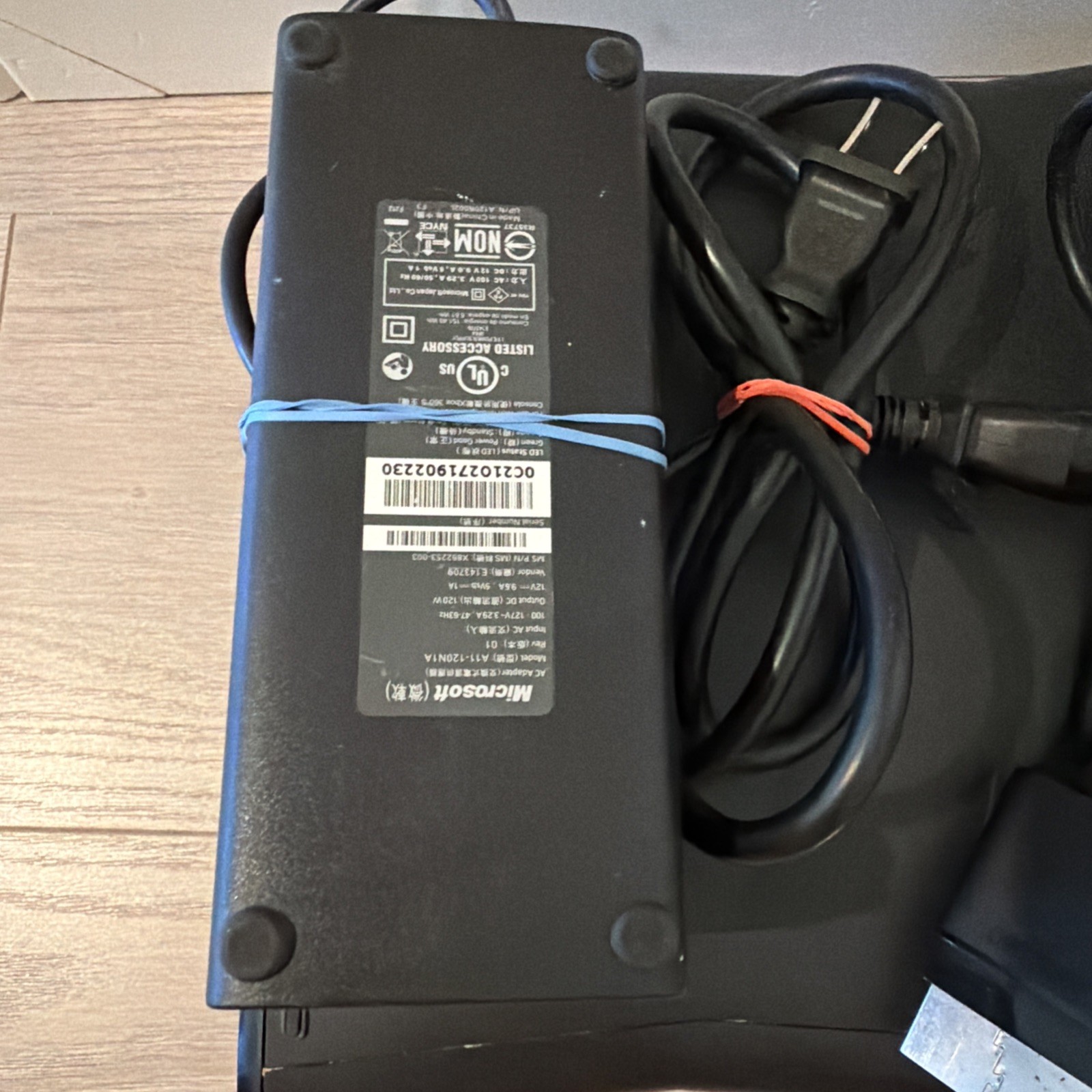 Xbox 360 Matte Black Console 4 GB W Cables/Controller NO HDD READ DESC