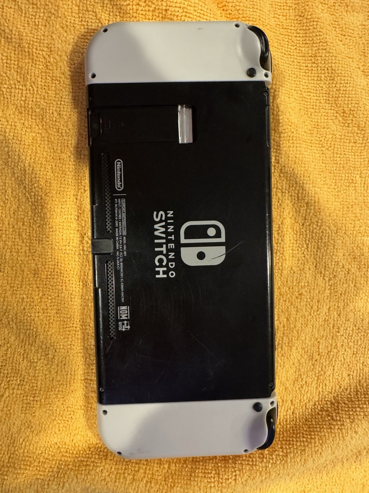 Nintendo HAC-001 Switch Console. Everything Works But Speakers.