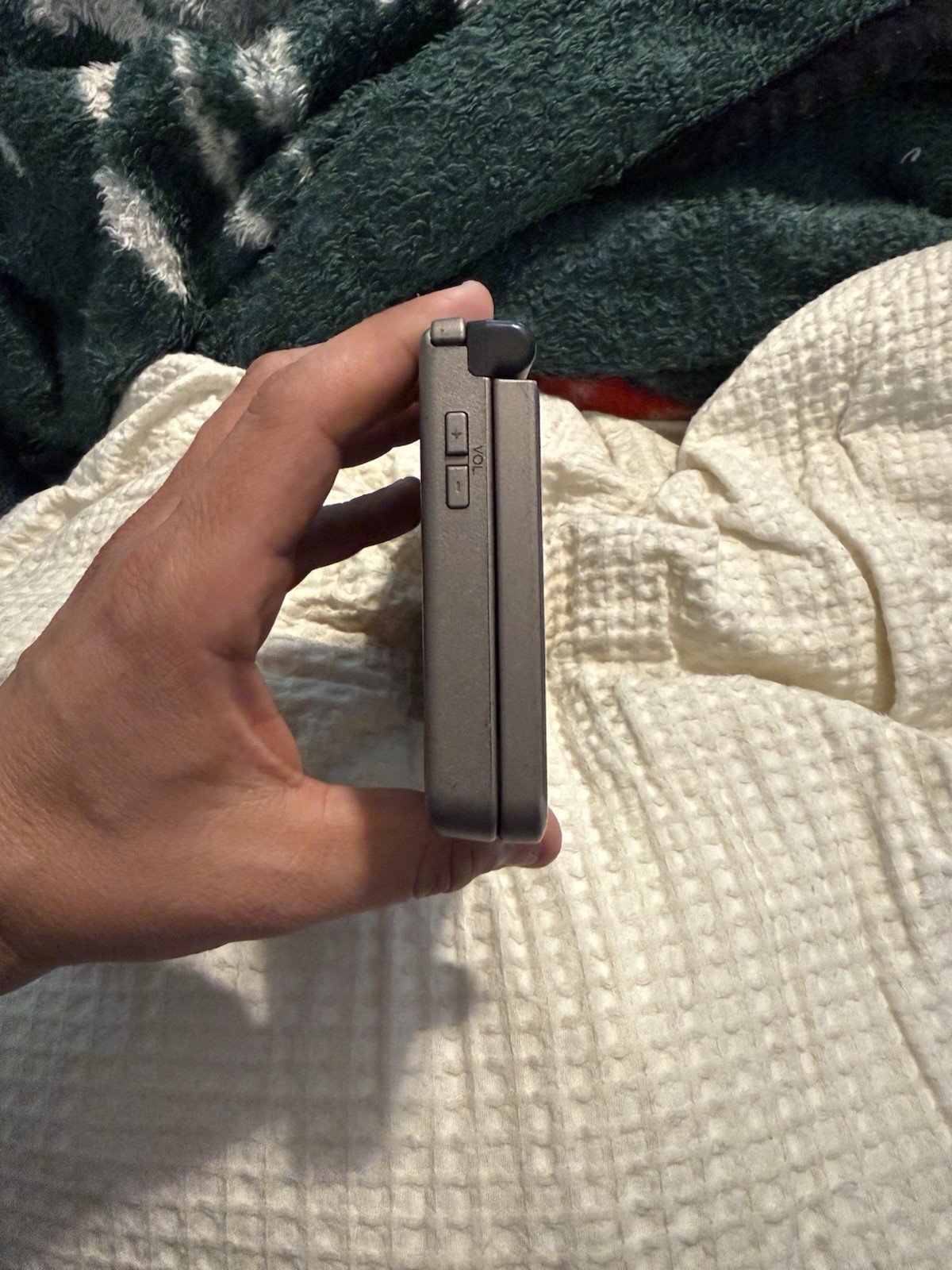 Nintendo DSi XL Handheld System Gray Wi-Fi NTSC-U/C (US/Canada) UTL-001