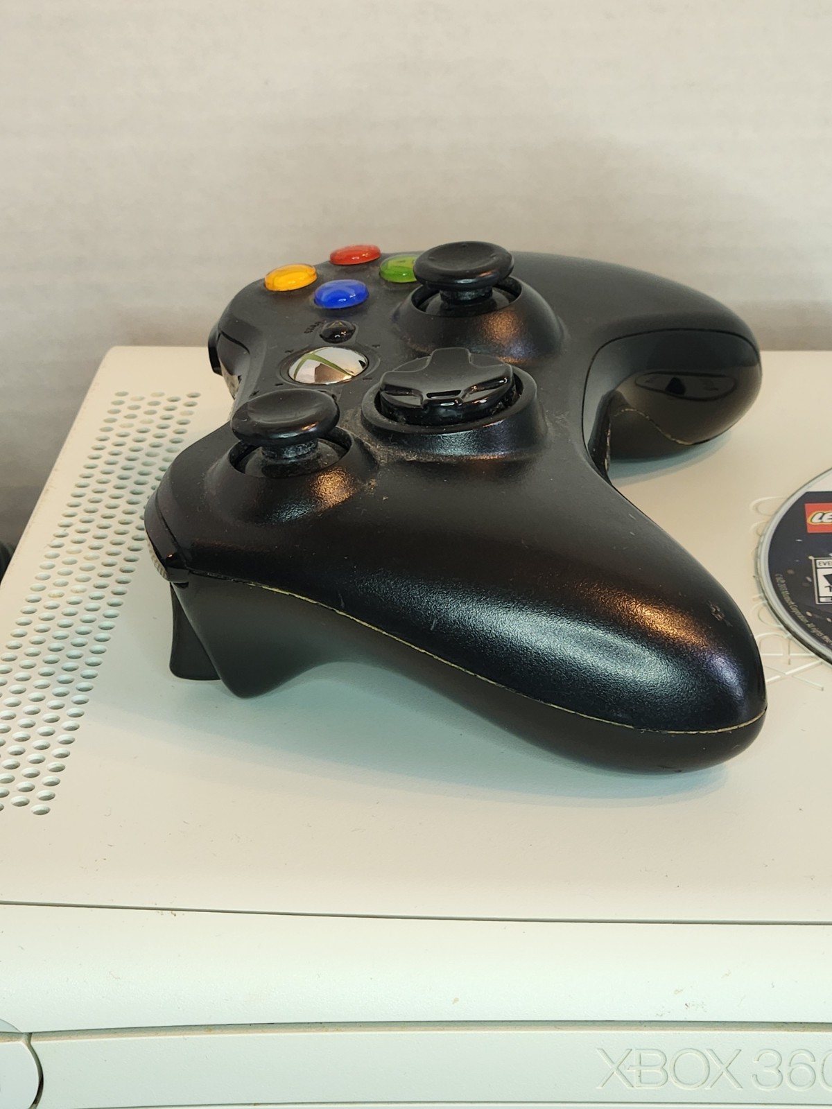 White XBOX 360 W/Power Adapters, Controller and Game, TESTED
