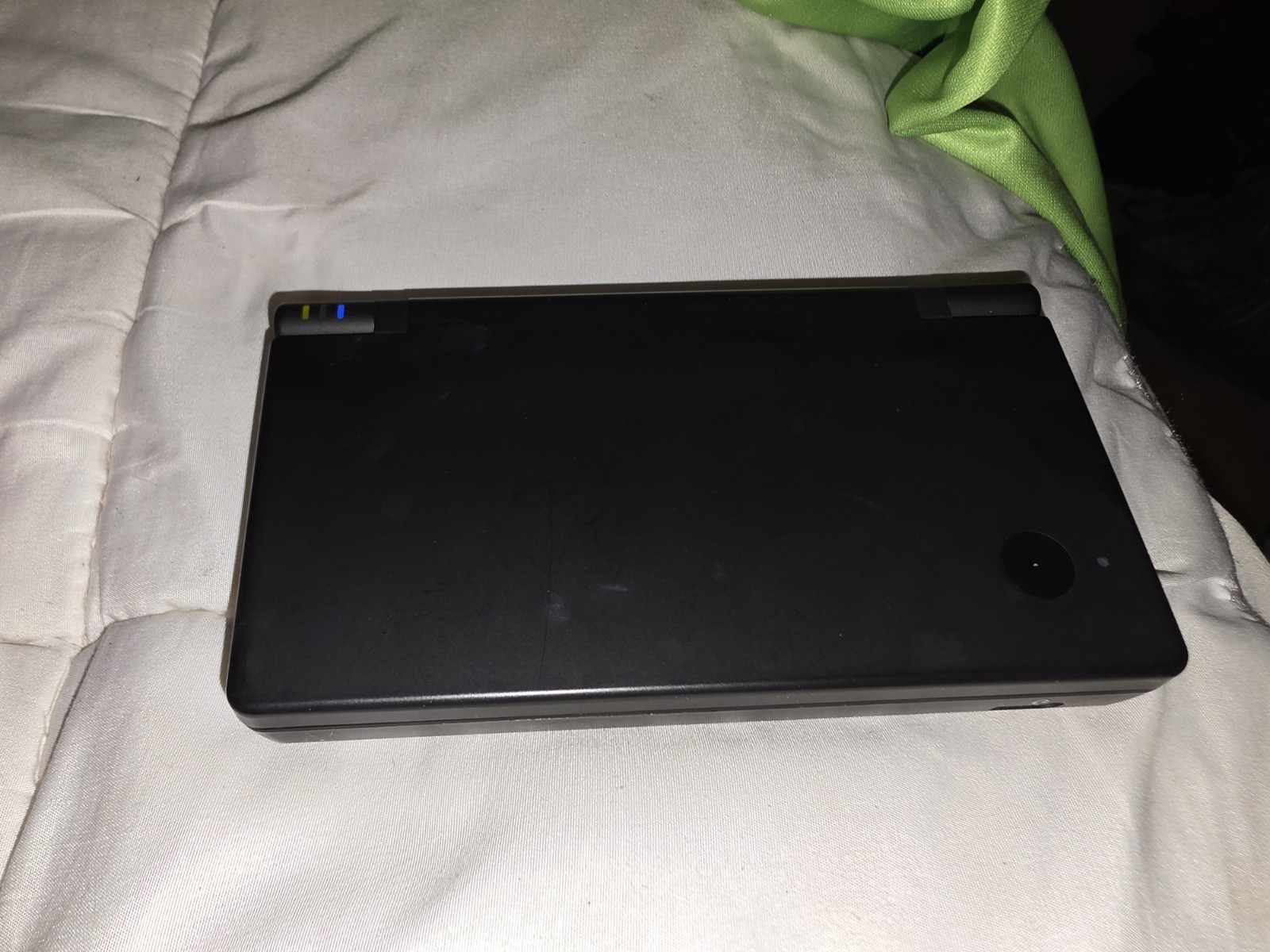 Nintendo DSi Matte Black Handheld Game Console w/ Charger DS Camera