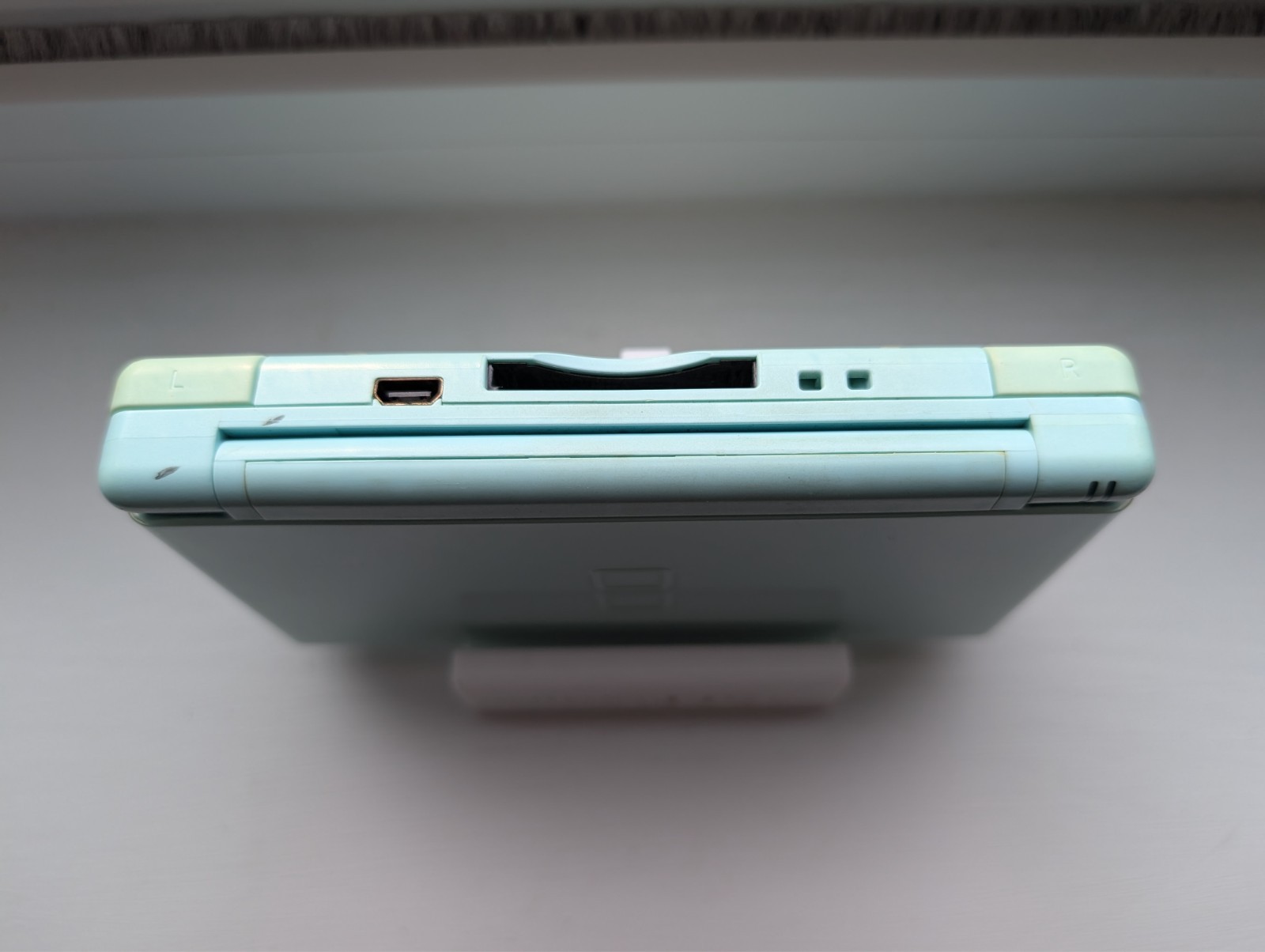 Nintendo DS Lite Handheld Console – ICE BLUE – TESTED – w/ slot cover + stylus