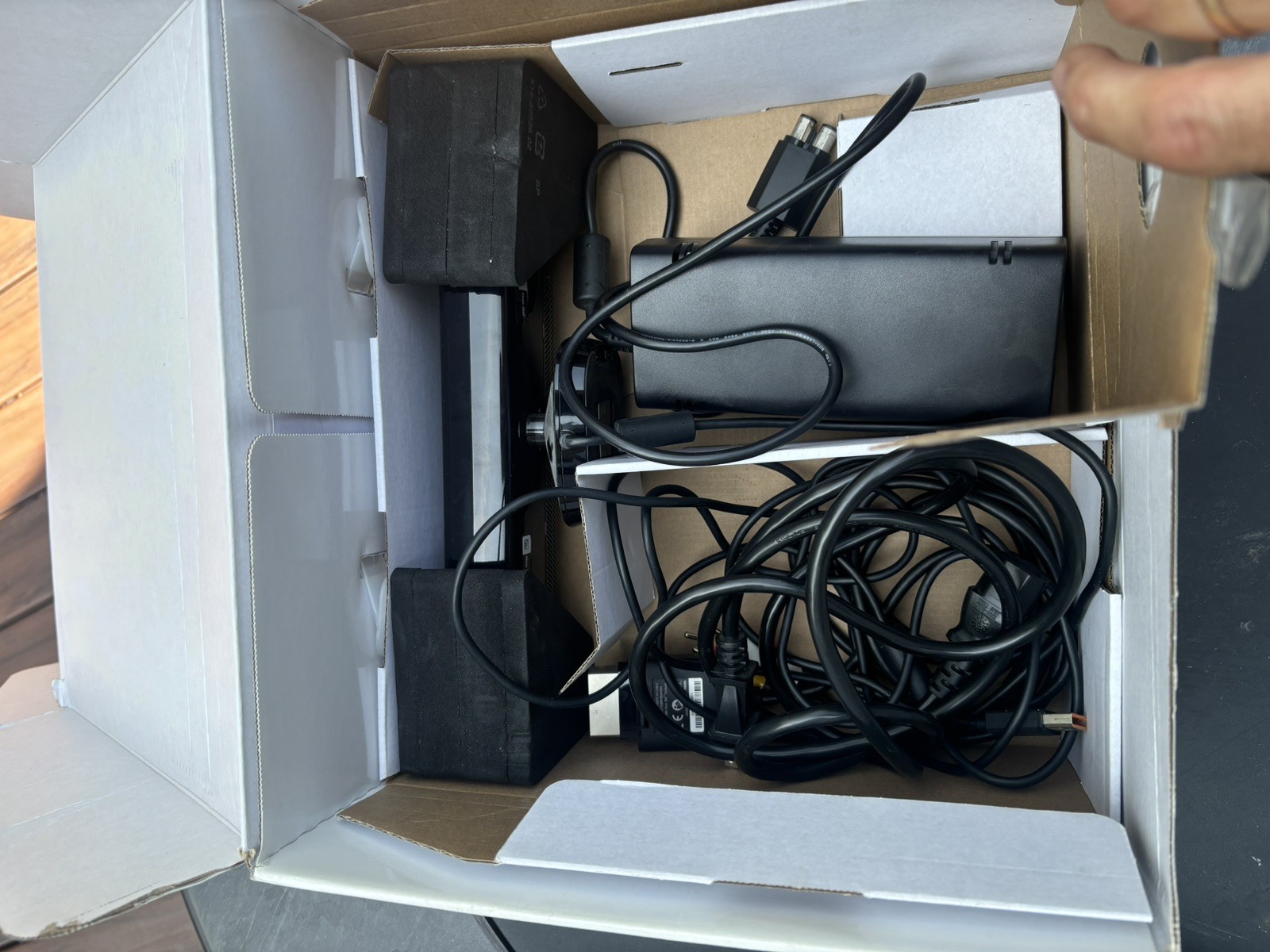 Microsoft Xbox 360 S 4GB Kinect Console Bundle – Black (Tested) Complete