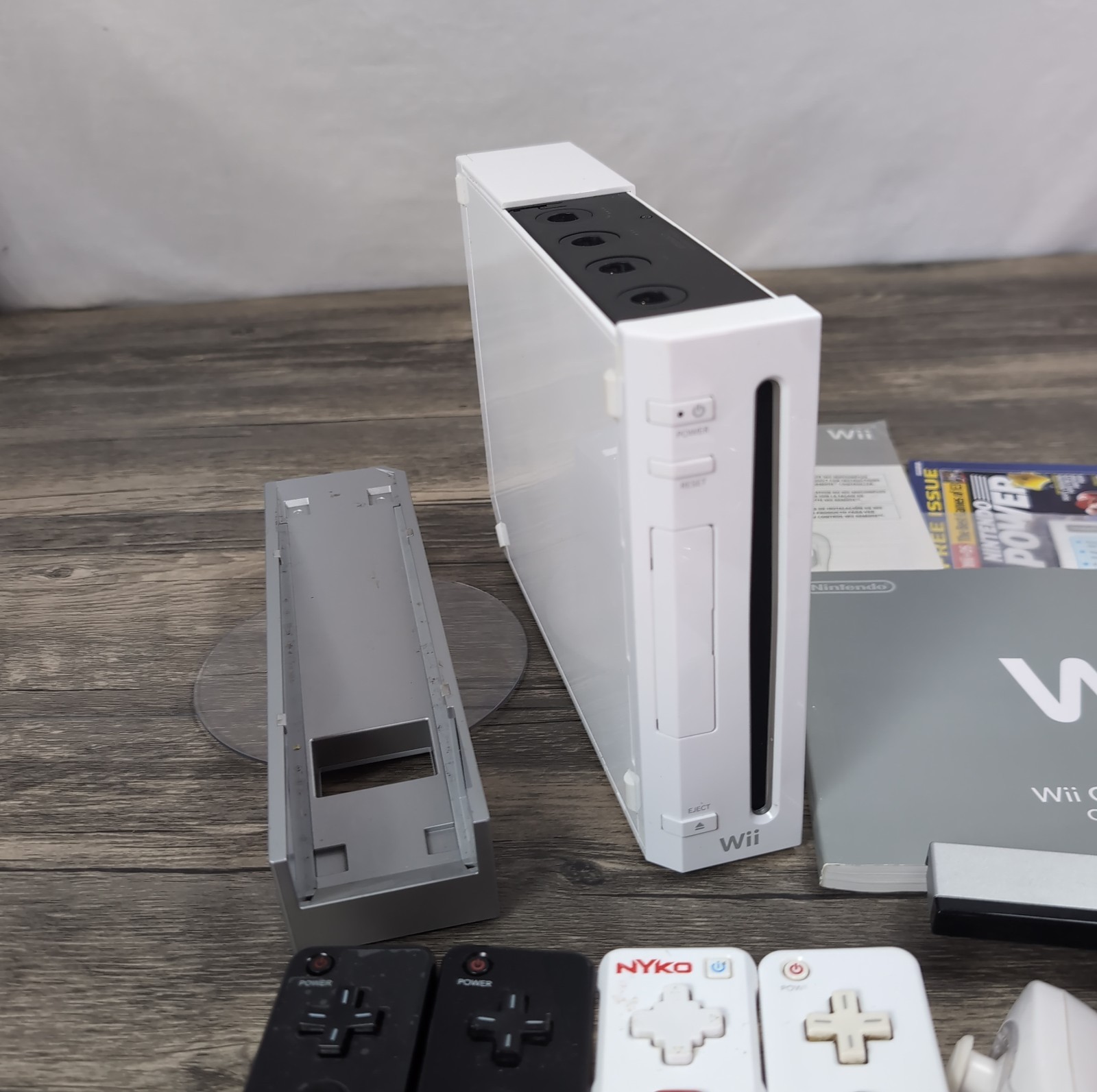 Nintendo Wii Console Bundle White RVL-001 USA Controllers And Manuals OEM Lot