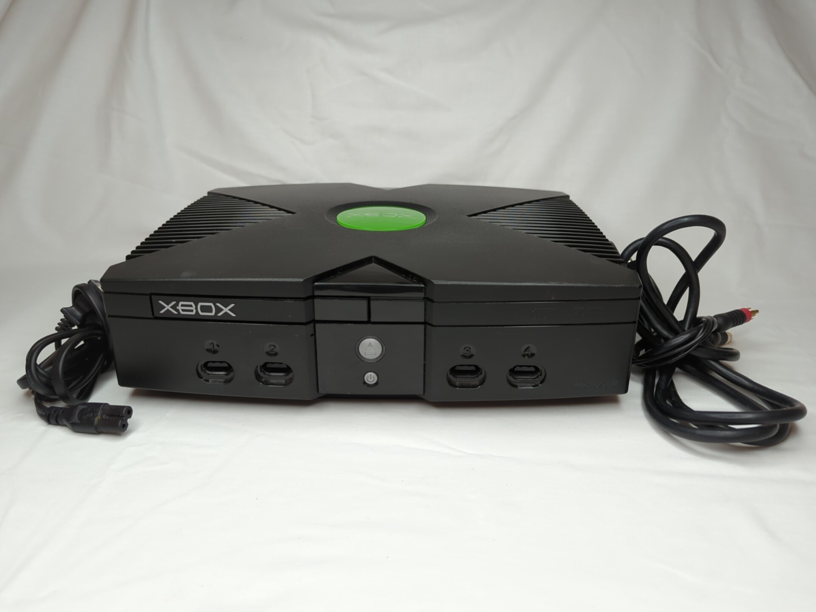 MICROSOFT XBOX CONSOLE WITH POWER CORD FOR PARTS AND REPAIR