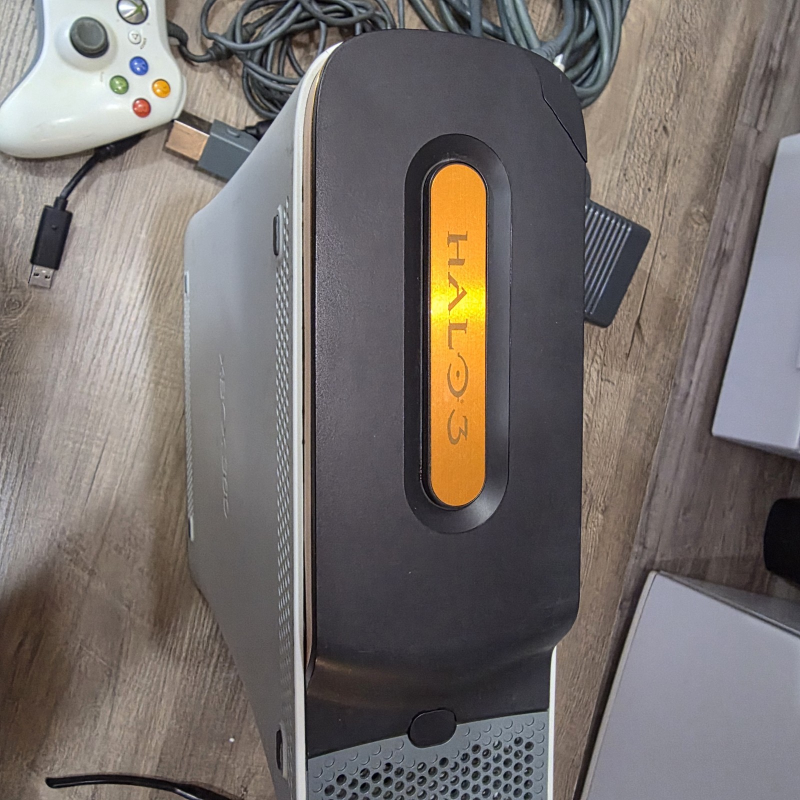 Microsoft Xbox 360 with harddrive Halo Edition w/ Controller and Cables