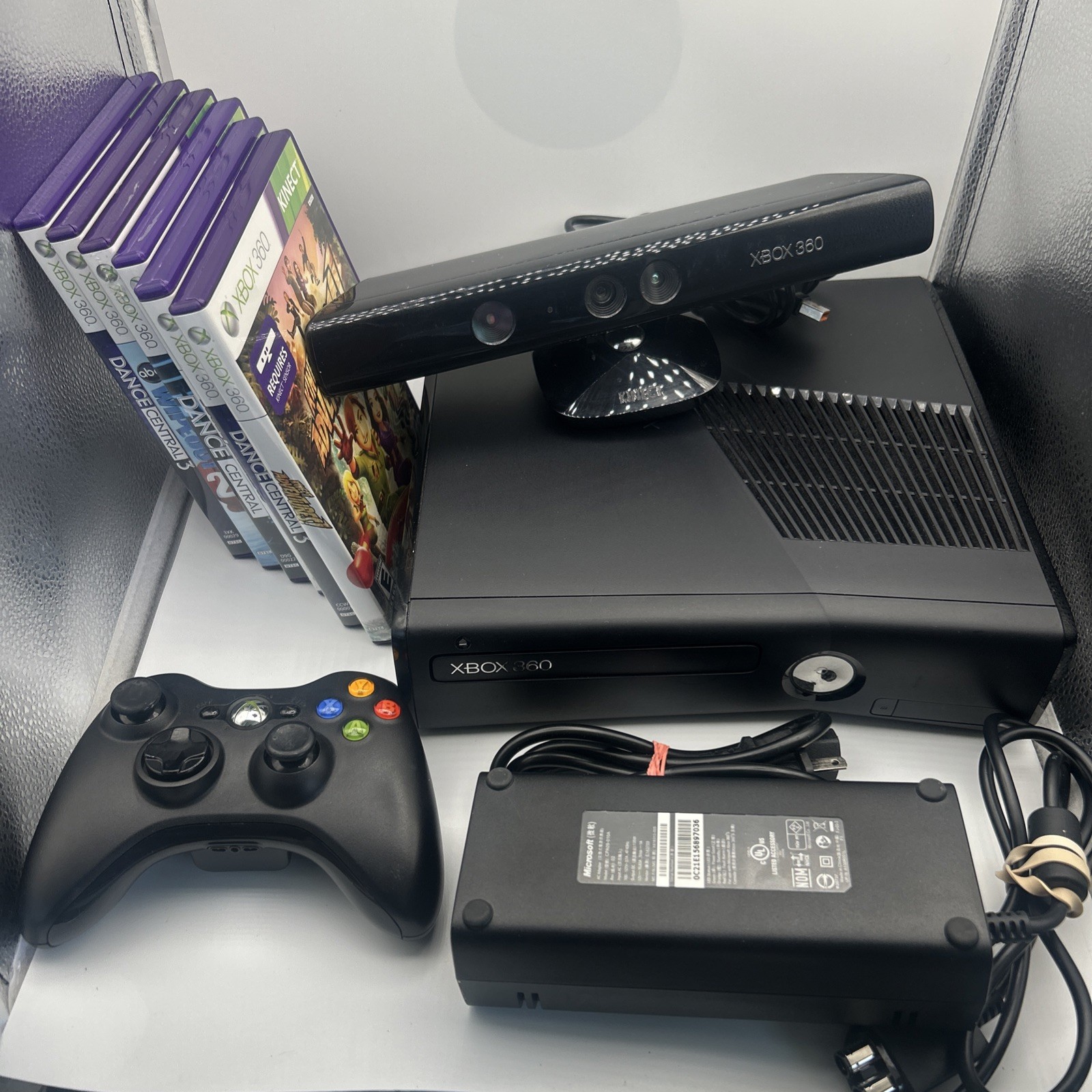 Xbox 360 S Slim Model 1439 Matte Black Console 250GB HDD w/ Controller & Kinect