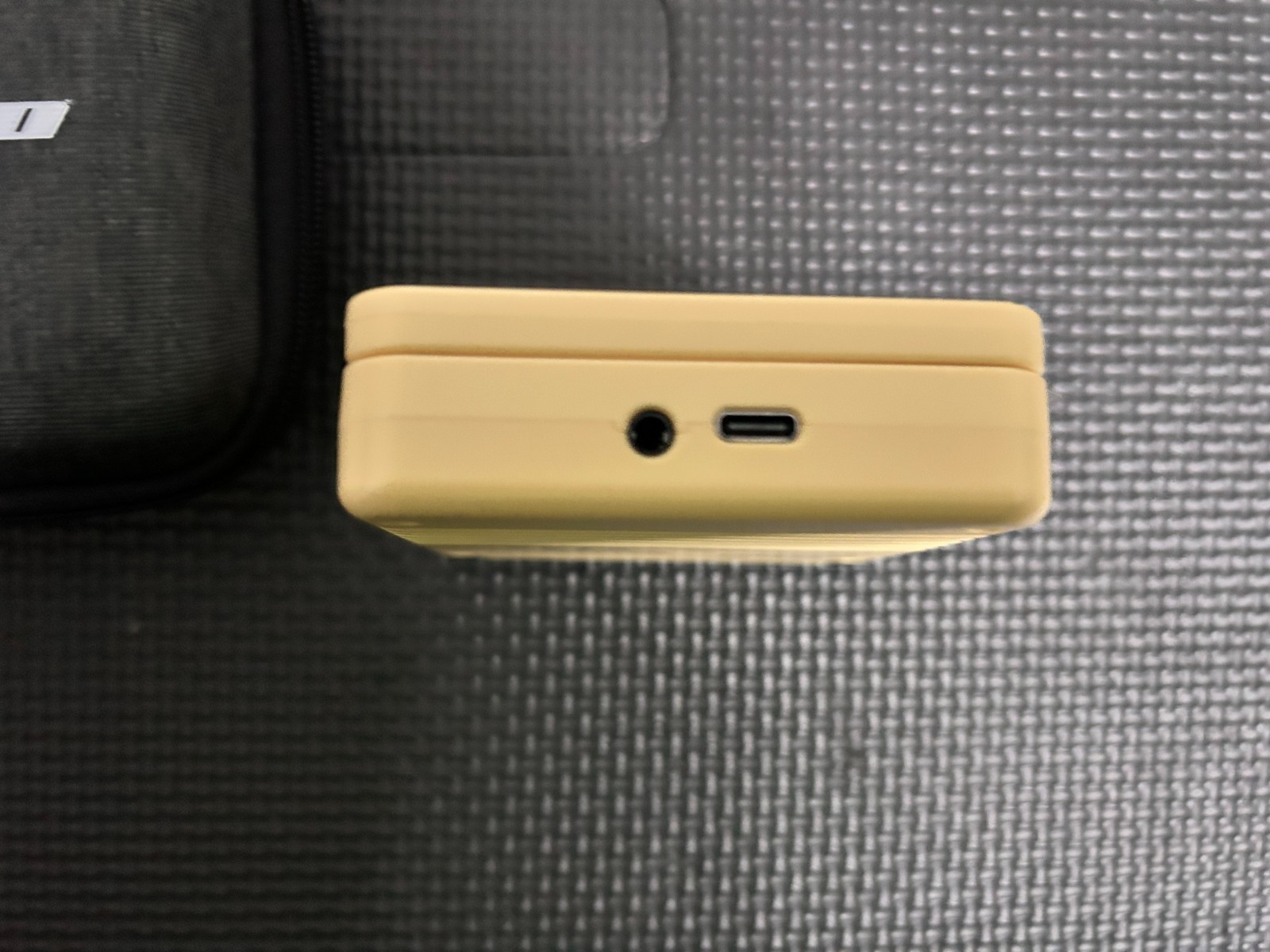 MIYOO FLIP V2 (YELLOW) 64GB GAME CARD (SHIPS FROM TEXAS) GXRG
