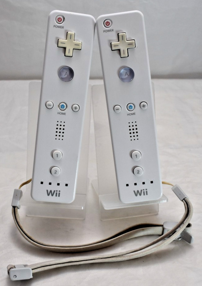 Nintendo Wii RVL-001 Console with Cables 2 Remote & Nunchuk. Tested Works