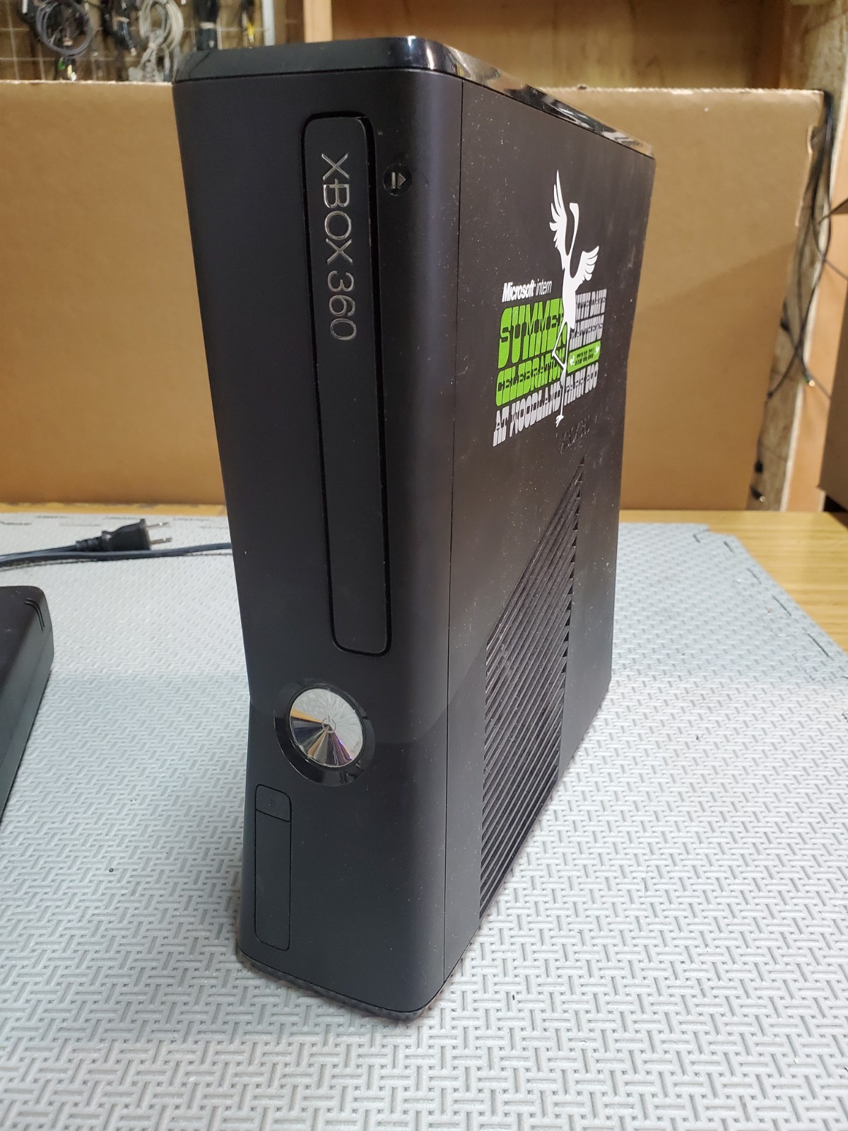 Xbox 360 S – 2011 Summer Intern Edition