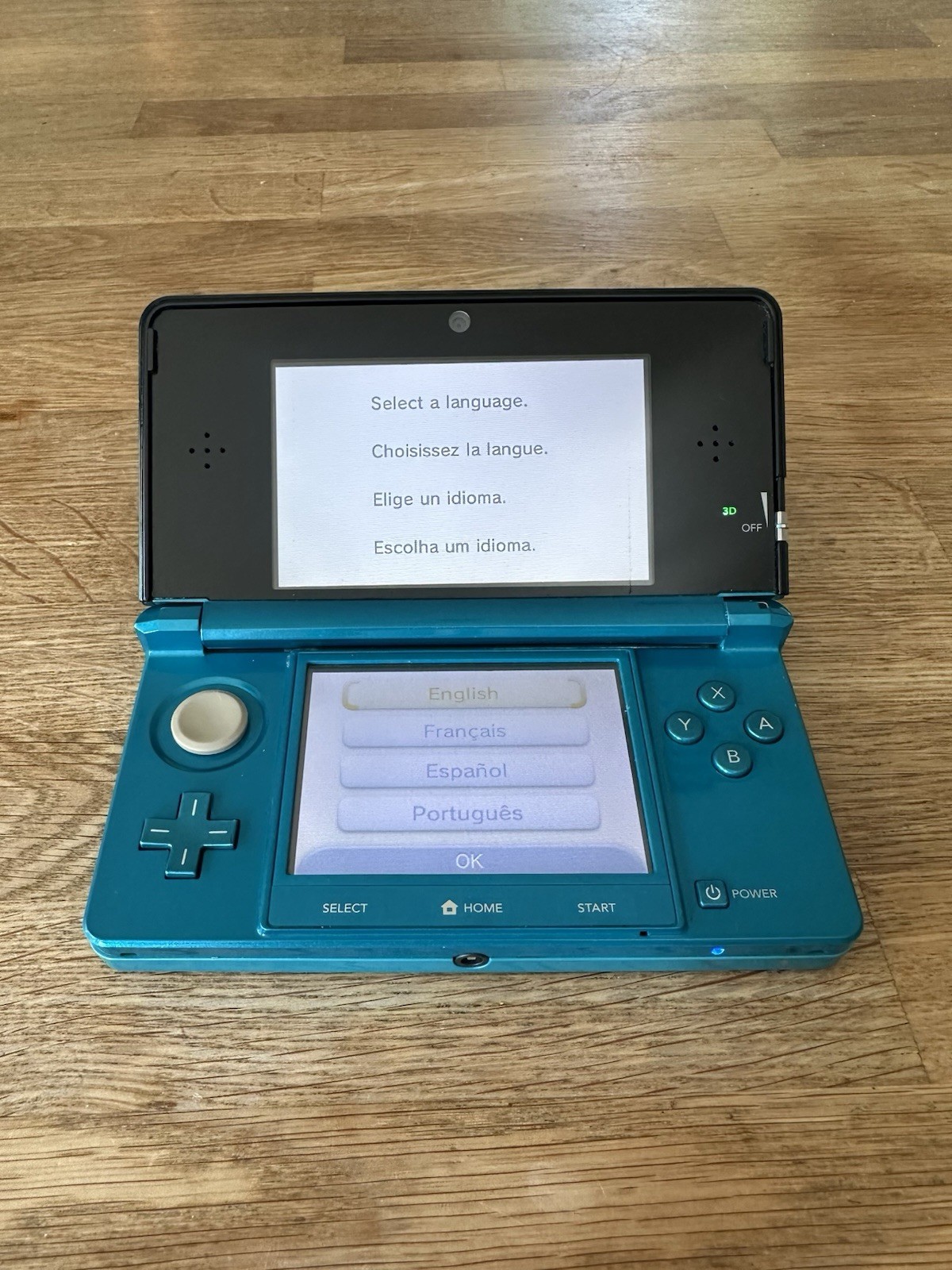 Nintendo 3DS CTR-001 Handheld System Aqua Blue w/ Stylus & 2GB SD Card