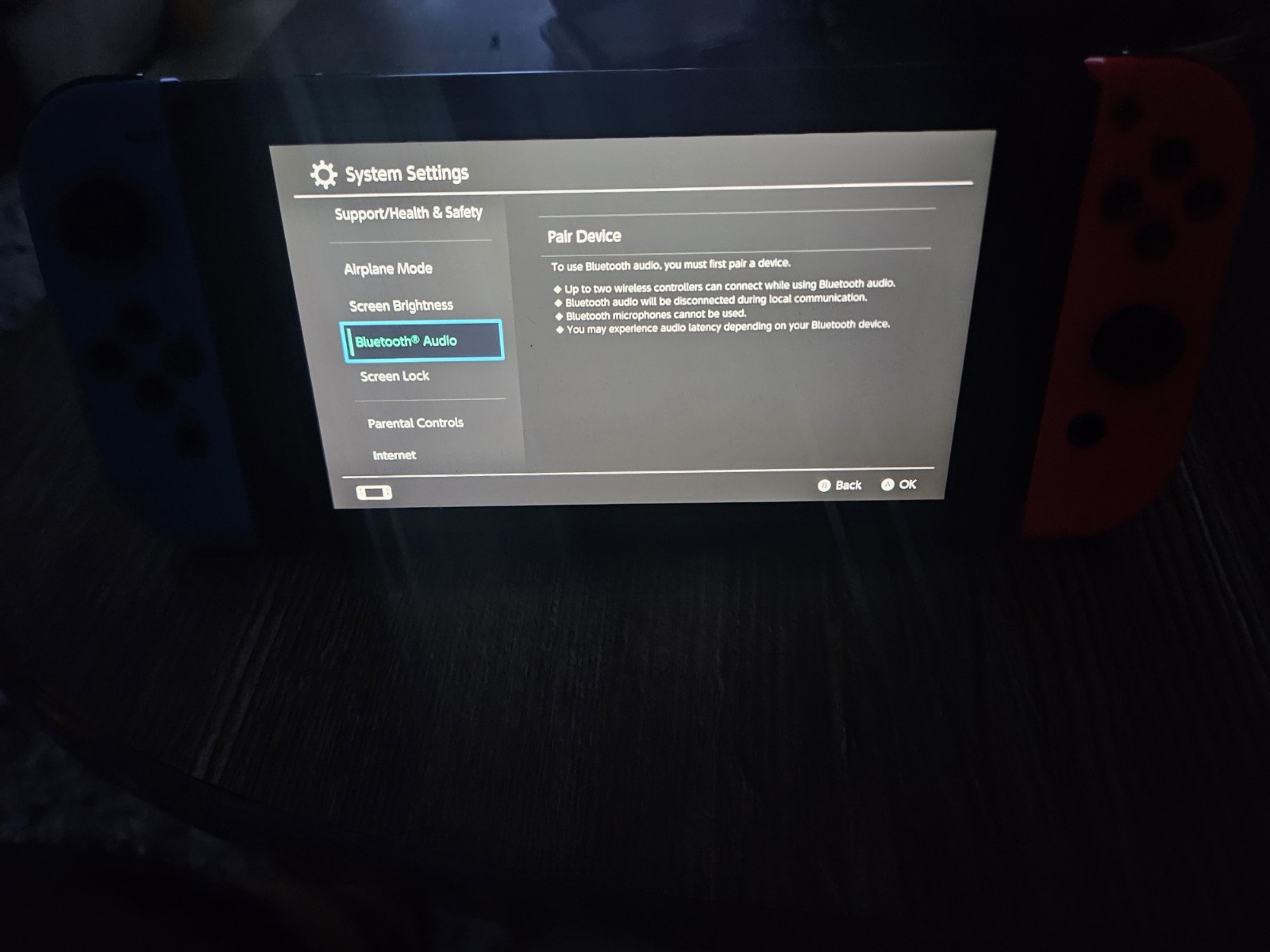 Nintendo Switch Console Neon Red/Blue Joy-Con 32GB 720p Bluetooth USB-C 2019