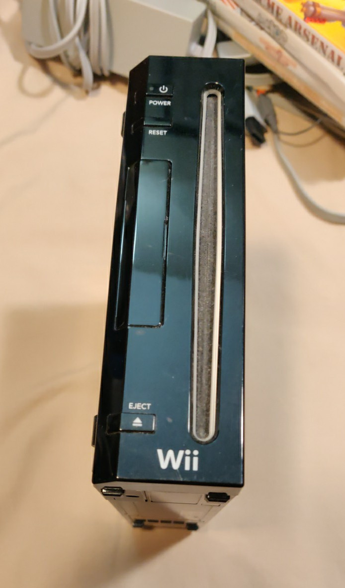 BLACK Nintendo Wii Video Game System Bundle- Console, Remote, Games, Accessories