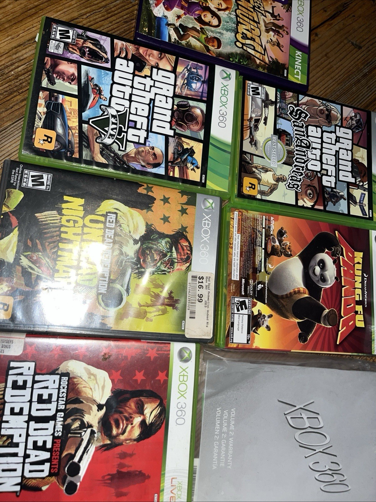 Xbox 360 White 60gb White Console bundle w/ games & Cords