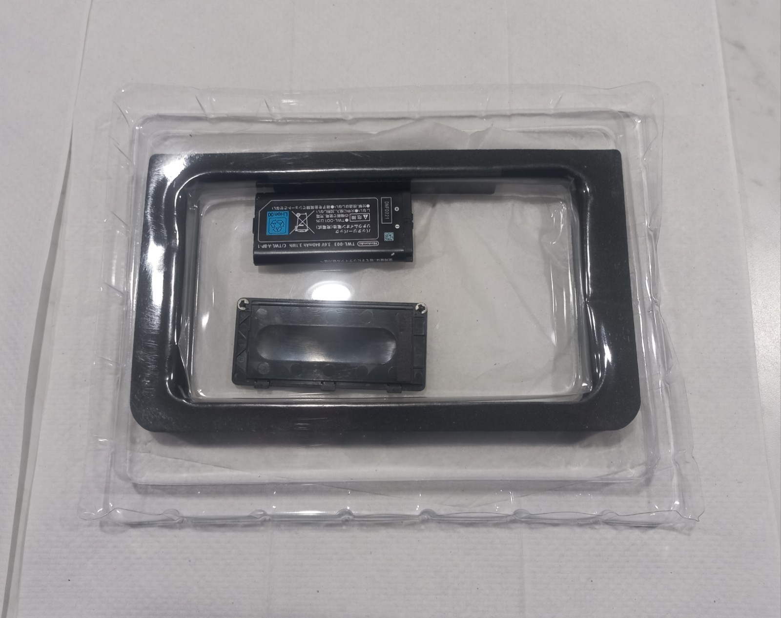 Nintendo DSI Pokemon Black Zekrom Edition with Hard Cover and Pokemon Black 2