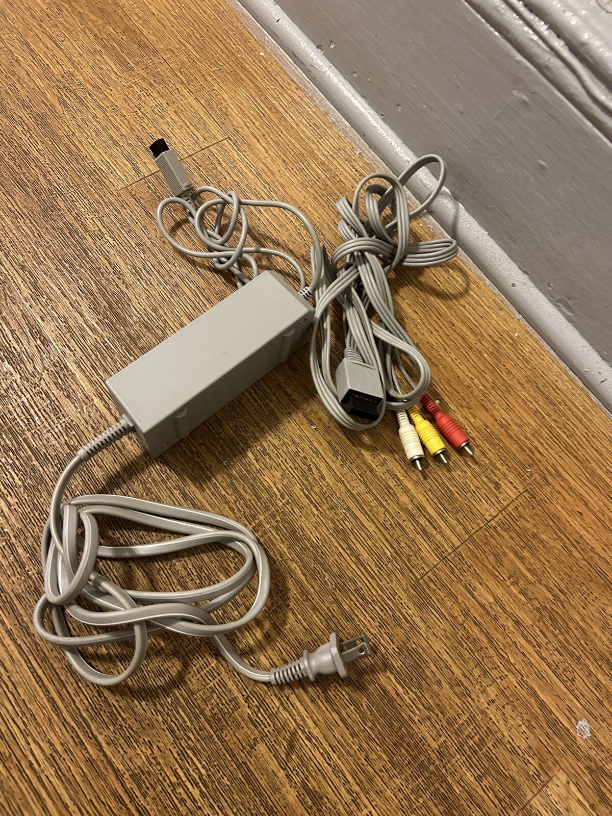 Nintendo Wii Console Complete WORKING RVL-001 512 MB Home Console – White