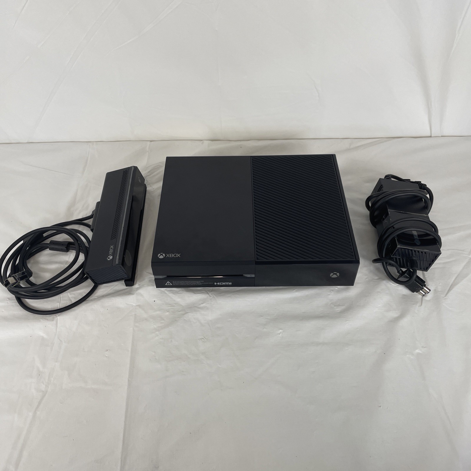 Xbox One w/ Kinect No Controller – Model 1540 – PARTS