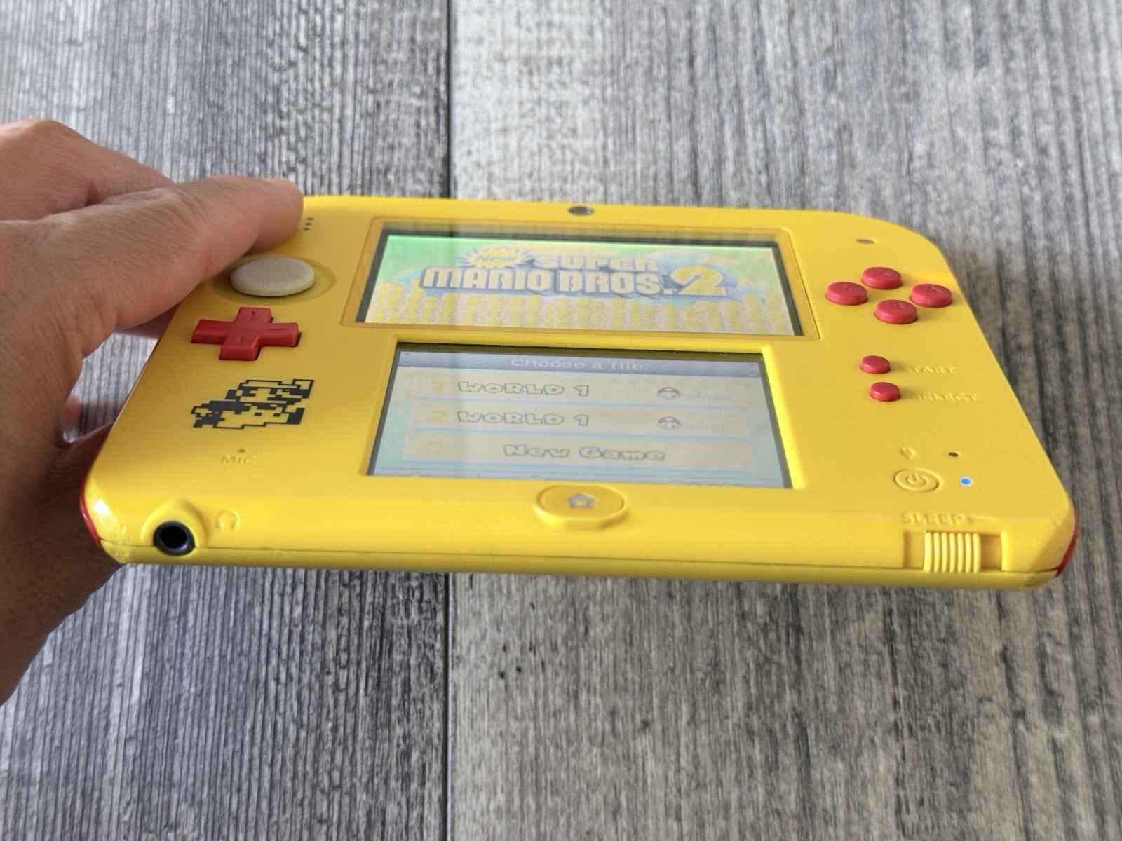 Nintendo 2DS Super Mario Maker Edition 2Gb sd Yellow/Red Wi-Fi Charger And Game