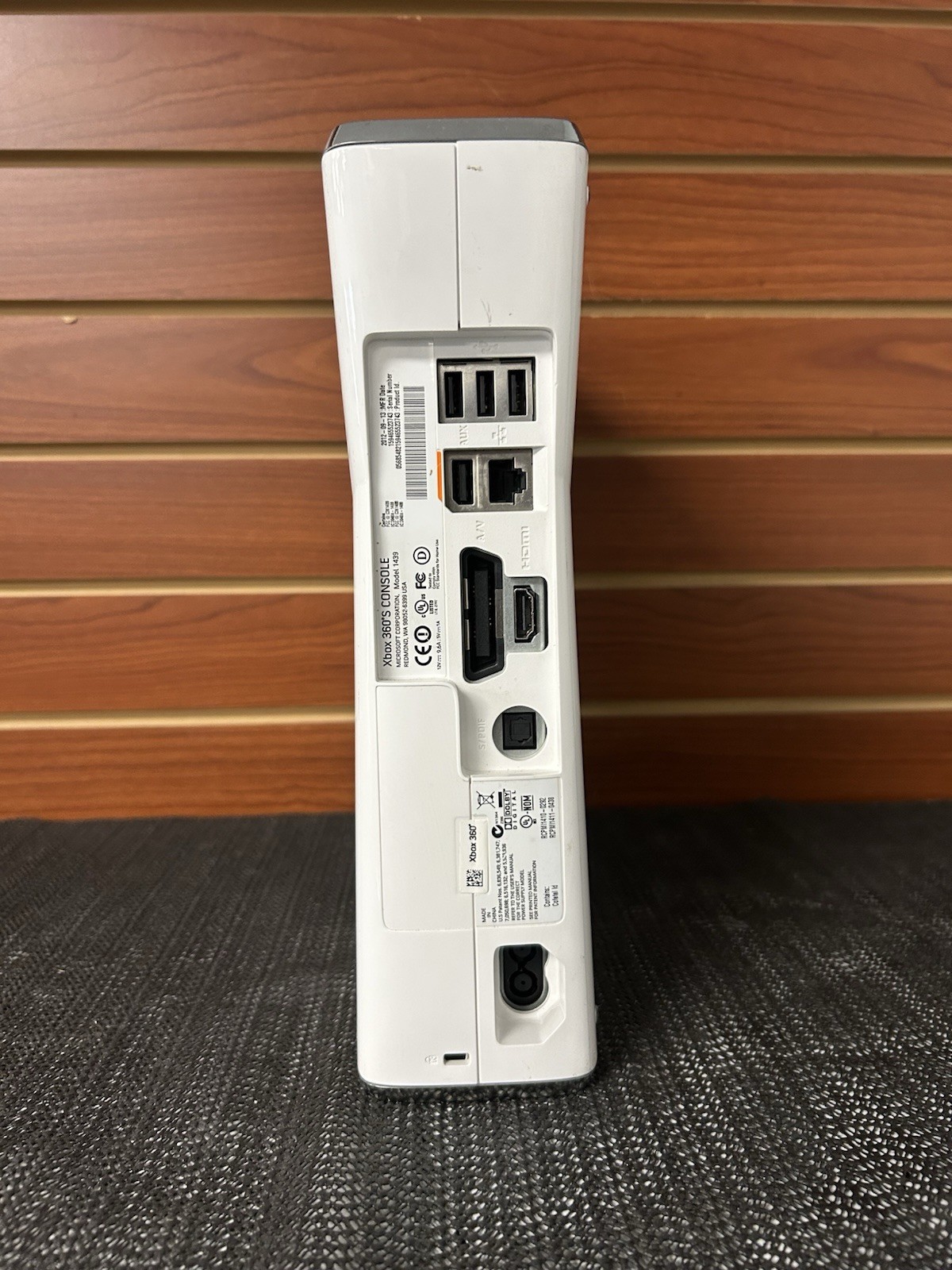 Microsoft Xbox 360 S Console Gaming System Glossy White 1439 250GB READ