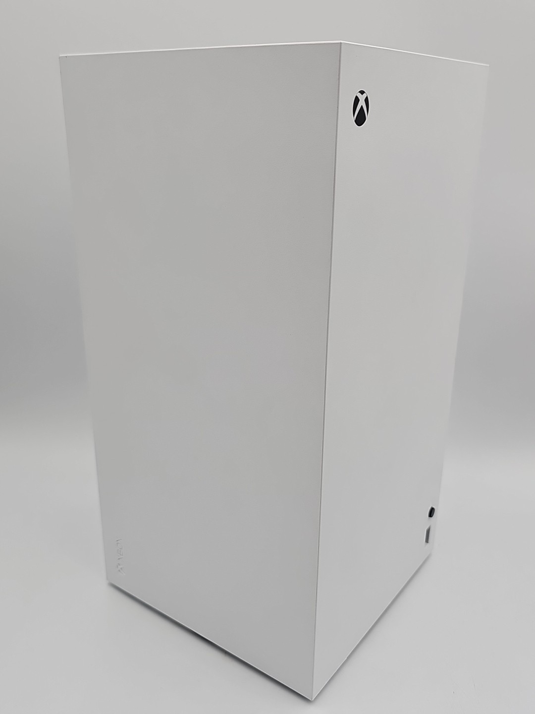 Microsoft Xbox Series X 1TB Digital Console 1882 – Elite Series 2 Controller