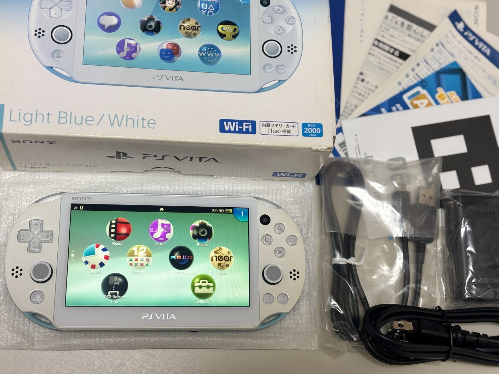 PS Vita SONY PlayStation Light Blue White PCH-2000 Console W/Charger Box
