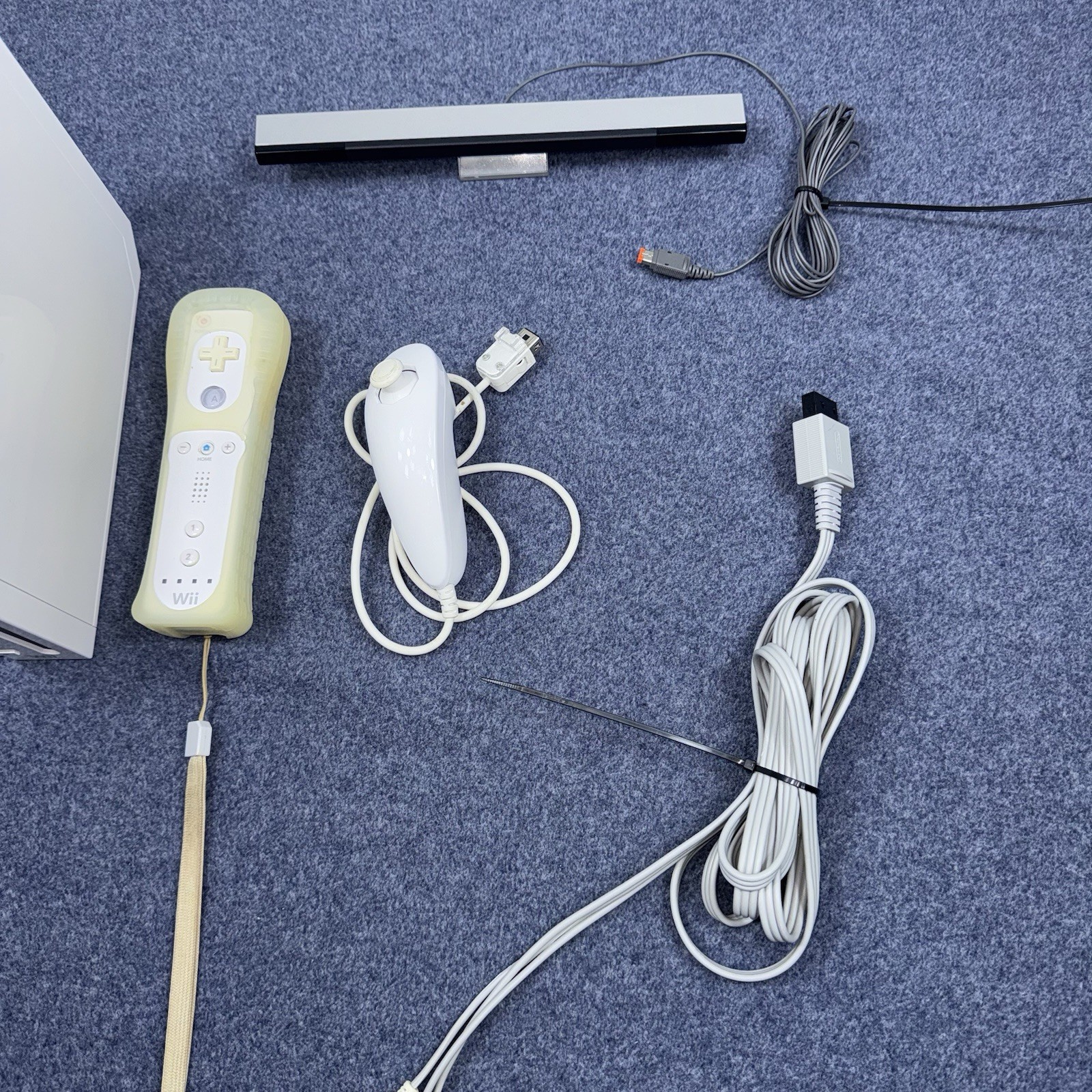 Nintendo Wii Backwards GameCube Compatible Console RVL-001 OEM Cables Controller