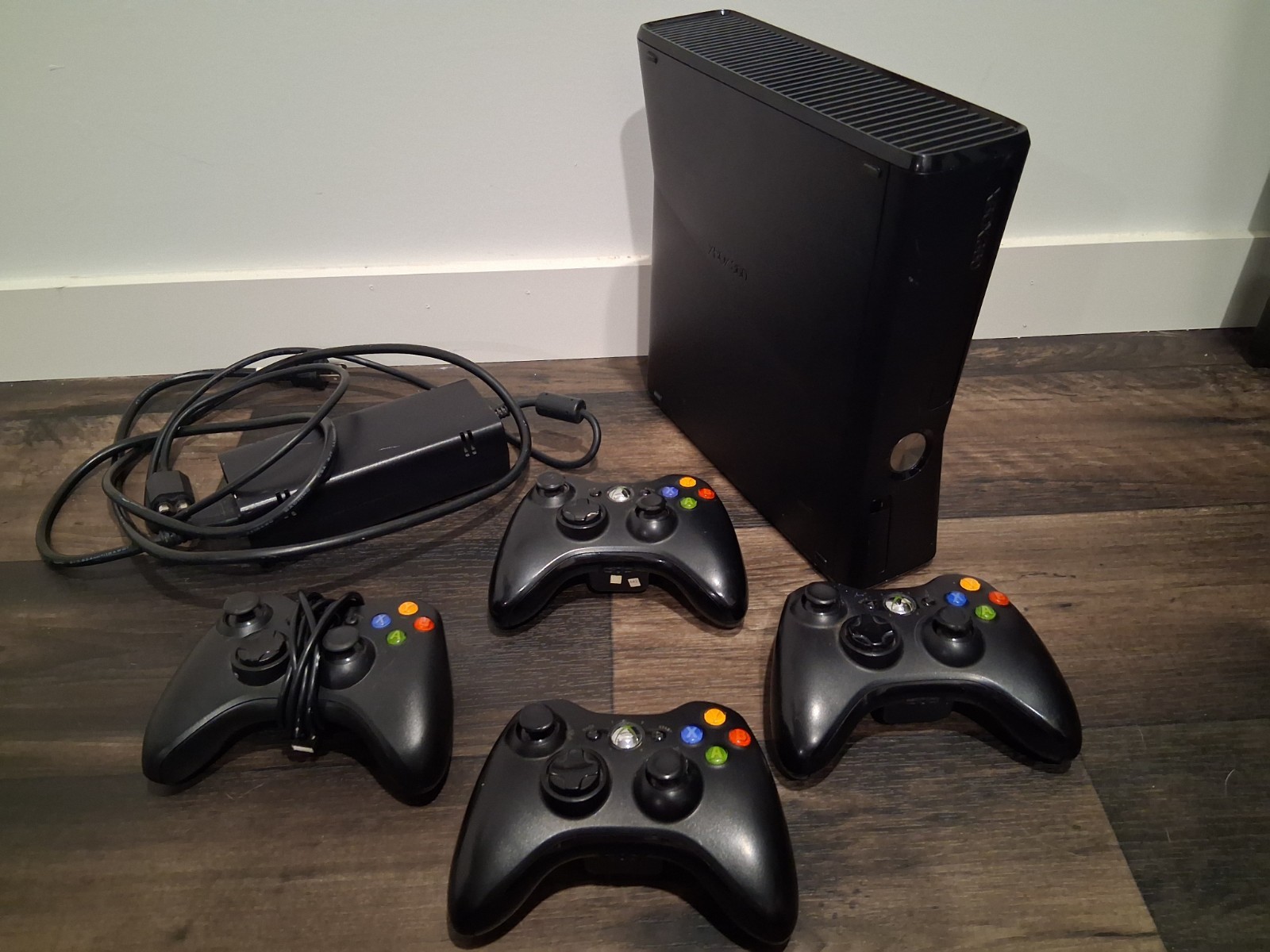 Microsoft Xbox 360 Black Matte Console UNTESTED For Parts Includes 4x…