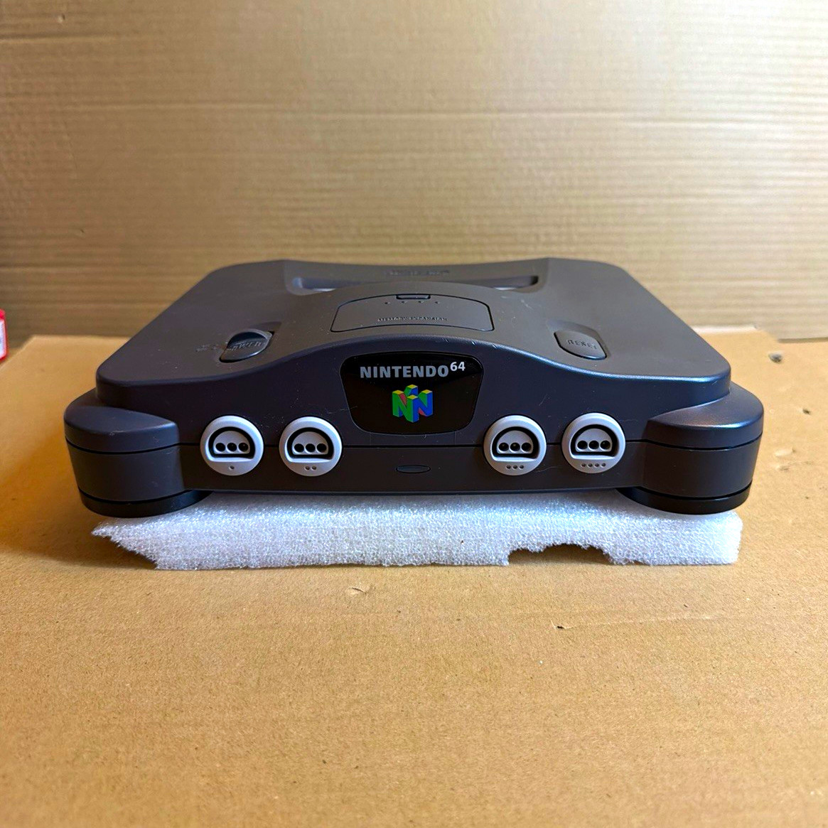 Nintendo 64 NUS-001(USA) Grey Console Bundle w/ 2 Controllers, AV/Power Wires
