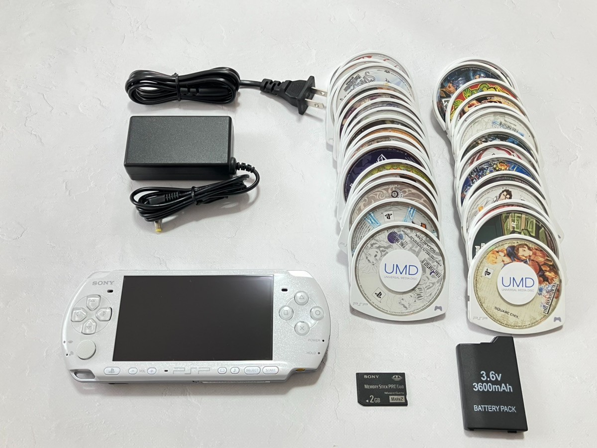 Sony PSP-3000 Console with battery＋charger＋memory stick＋random 3 games