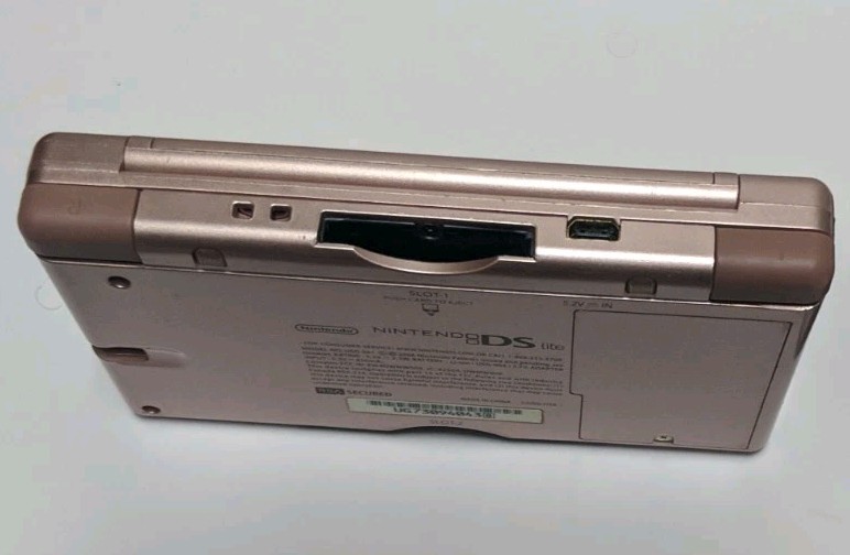 Nintendo DS Lite Console Metallic Rose Pink w/ Games SUPER CLEAN LIGHTLY USED