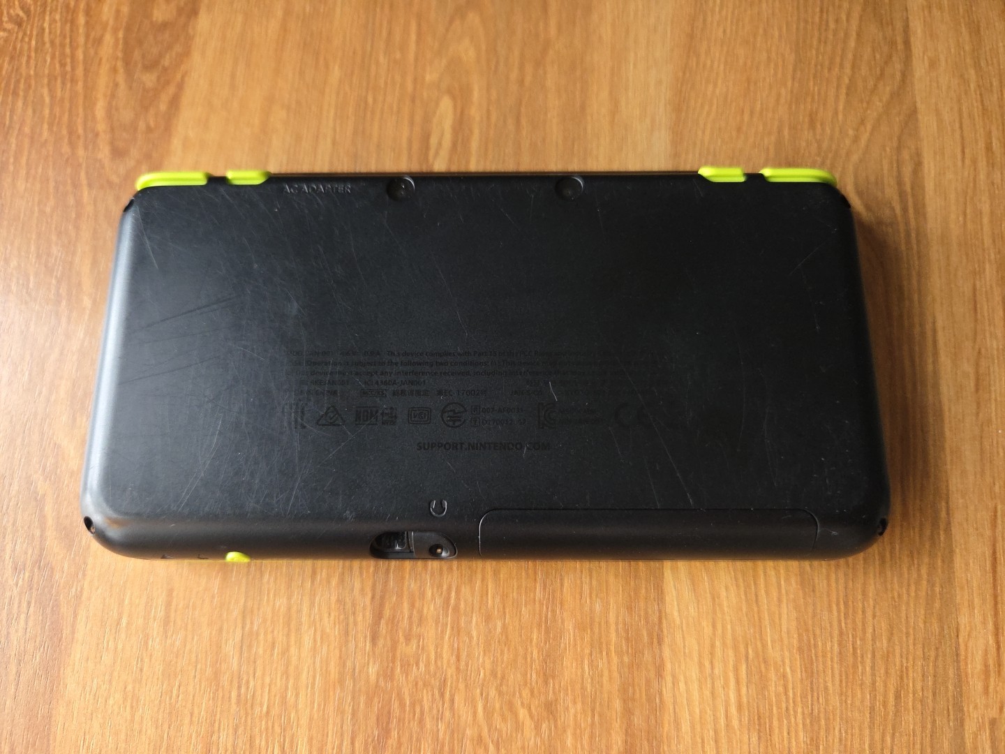Nintendo «New» 2DS XL LL Console Black Lime + Charger Japan Region Locked