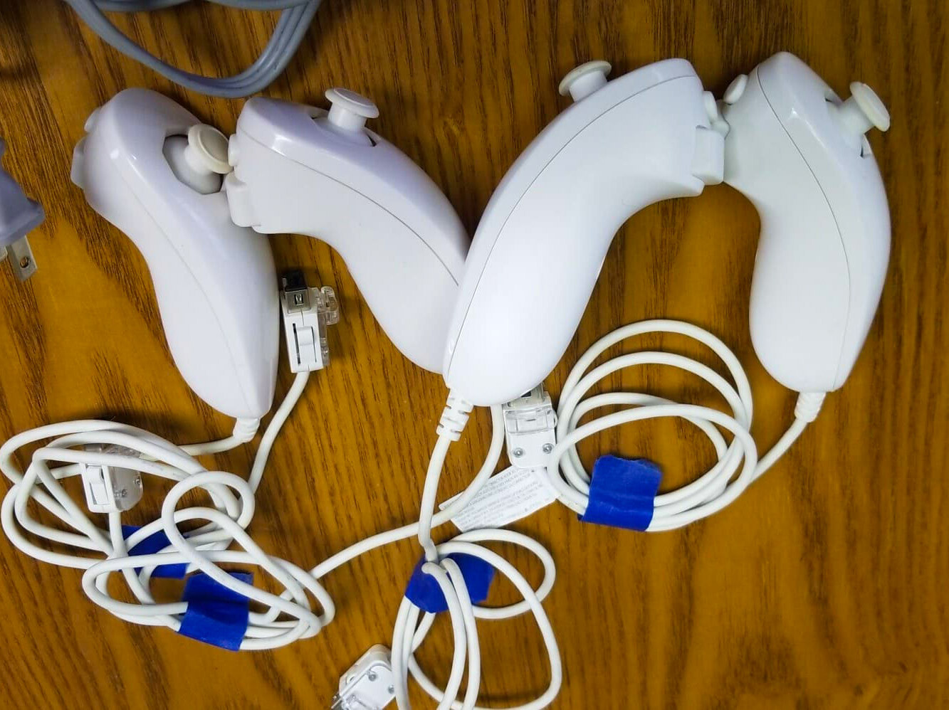 Nintendo Wii Gaming Console Sensor +Cords +SD Card +Nunchuks White RVL-001 USA