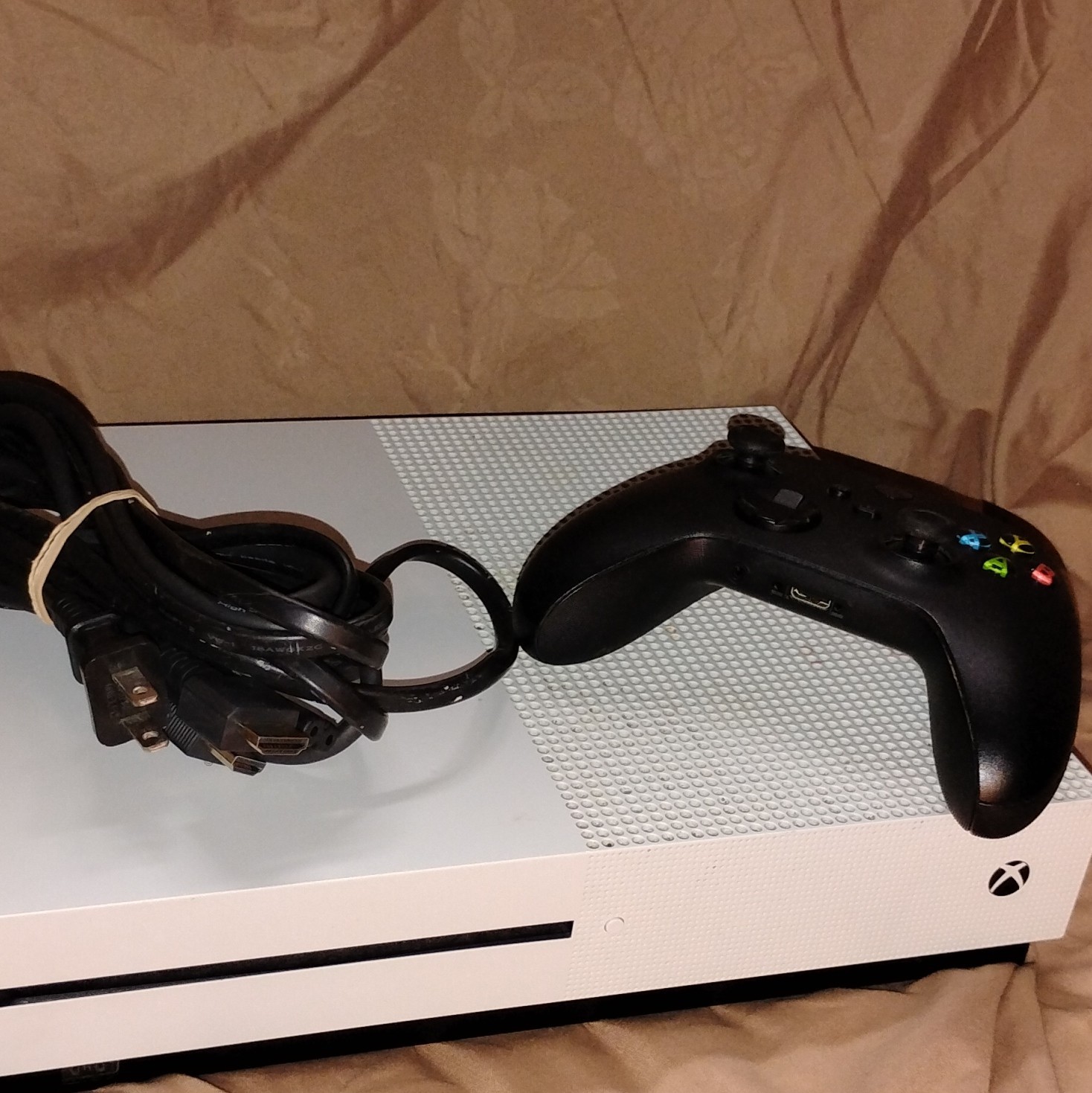 Microsoft Xbox One S White 500GB 4K (UHD) Console w/ Wireless Controller & Cable